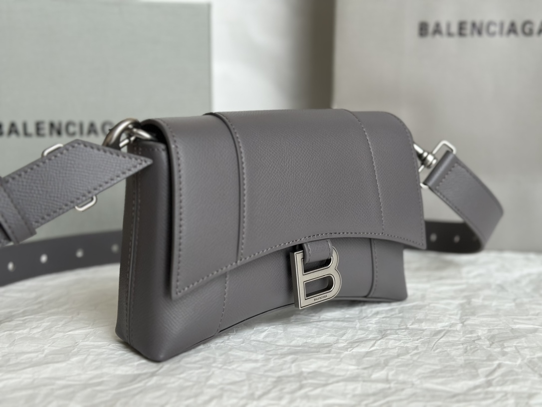 20CM Balenciag 巴黎世家 Downtown 沙漏 标志性浮雕品牌 可调节 牛皮 单肩 斜挎 手提包  男款 灰色银扣 7364712AABJ1404