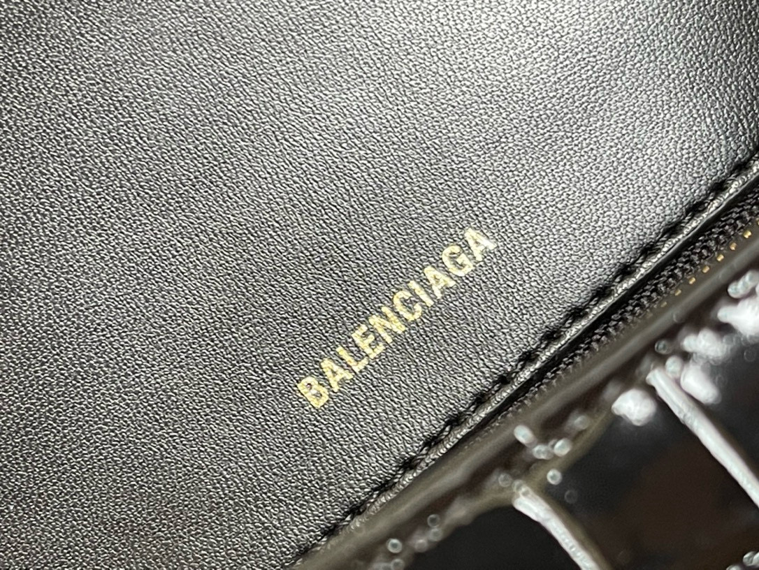 23CM Balenciag 巴黎世家 𝗛𝗼𝘂𝗿𝗴𝗹𝗮𝘀𝘀 沙漏 标志性浮雕品牌 可调节 牛皮 单肩 斜挎 手提包 女款 黑色鳄鱼纹 5935461LRGM1000