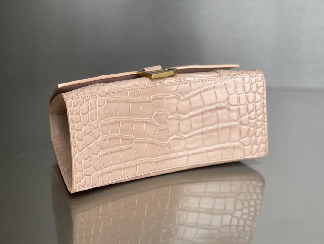 23CM Balenciag 巴黎世家 𝗛𝗼𝘂𝗿𝗴𝗹𝗮𝘀𝘀 沙漏 标志性浮雕品牌 可调节 牛皮 单肩 斜挎 手提包 女款 裸粉色鳄鱼纹  5935461LRGM6310