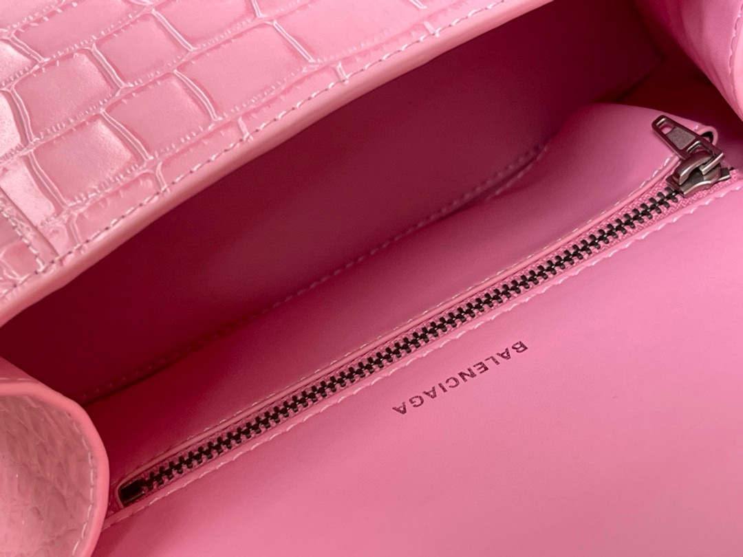 23CM Balenciag 巴黎世家 𝗛𝗼𝘂𝗿𝗴𝗹𝗮𝘀𝘀 沙漏 标志性浮雕品牌 可调节 牛皮 单肩 斜挎 手提包 女款 粉色鳄鱼纹   5935461LR6Y5812