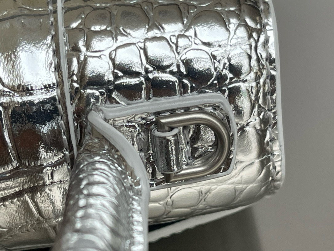 23CM Balenciag 巴黎世家 𝗛𝗼𝘂𝗿𝗴𝗹𝗮𝘀𝘀 沙漏 标志性浮雕品牌 可调节 牛皮 单肩 斜挎 手提包 女款 银色鳄鱼纹 