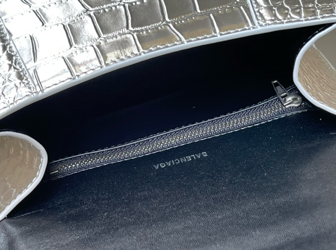 23CM Balenciag 巴黎世家 𝗛𝗼𝘂𝗿𝗴𝗹𝗮𝘀𝘀 沙漏 标志性浮雕品牌 可调节 牛皮 单肩 斜挎 手提包 女款 银色鳄鱼纹 