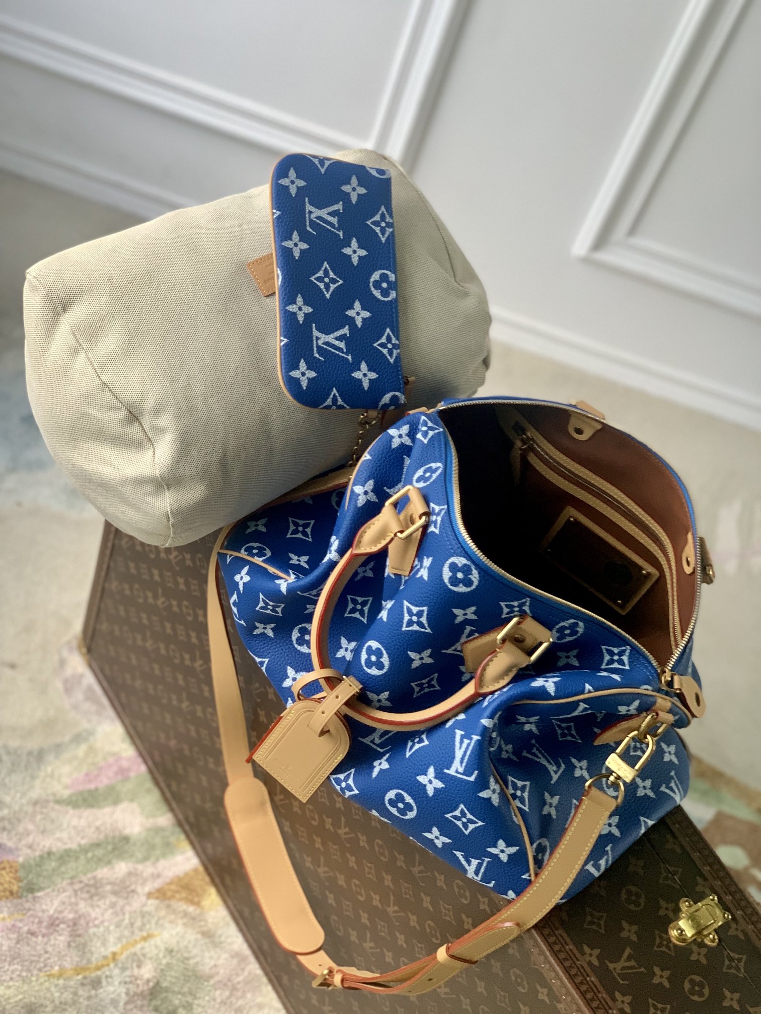 LOUIS VUITTON 路易威登 LV Speedy P9 40 可拆卸肩带 LV牛皮革 斜挎包 单肩包 双肩包 水桶 手提包 蓝色 M24418
