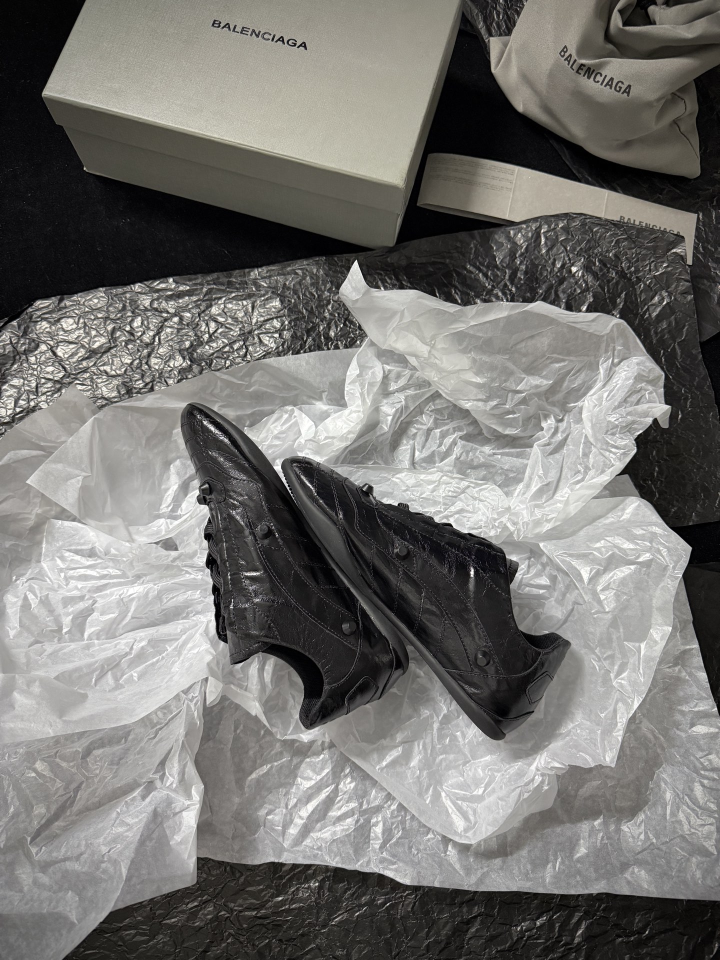  Balenciaga 巴黎世家 CITY 低筒 羊皮革 平底系带  生活休闲鞋 男女同款 C0黑 856693WZENC1080