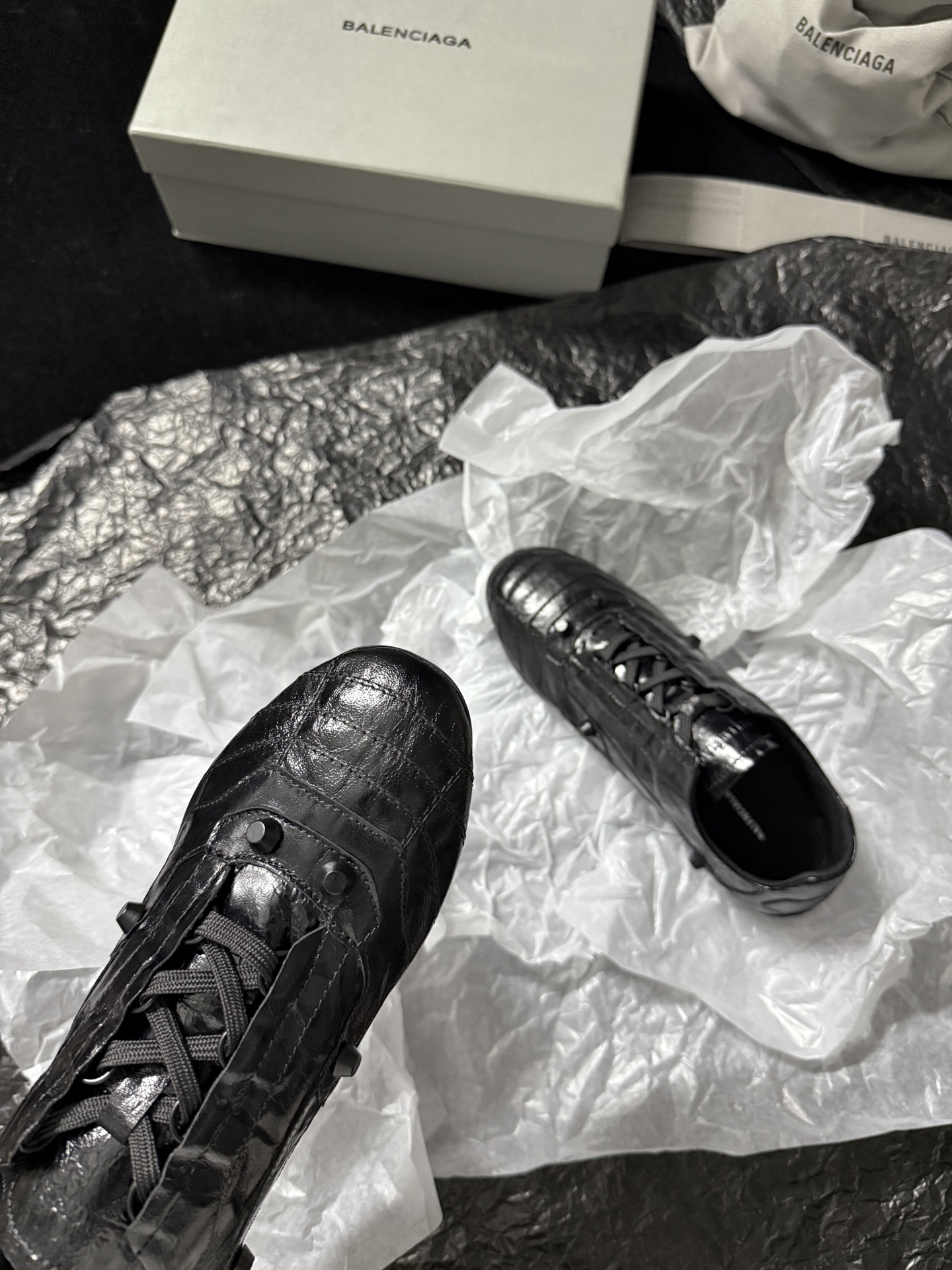  Balenciaga 巴黎世家 CITY 低筒 羊皮革 平底系带  生活休闲鞋 男女同款 C0黑 856693WZENC1080