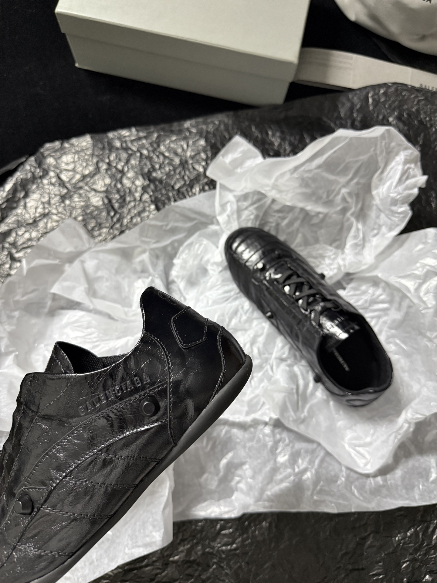  Balenciaga 巴黎世家 CITY 低筒 羊皮革 平底系带  生活休闲鞋 男女同款 C0黑 856693WZENC1080