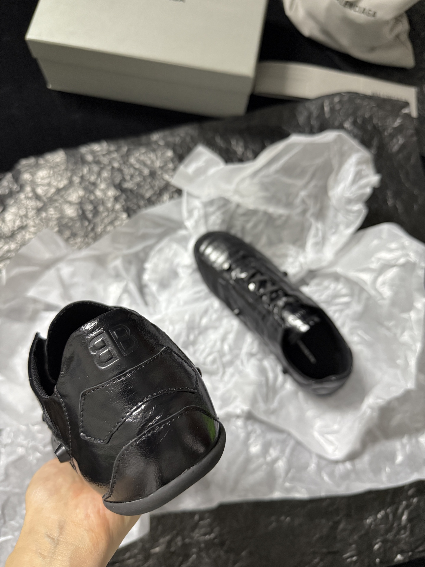  Balenciaga 巴黎世家 CITY 低筒 羊皮革 平底系带  生活休闲鞋 男女同款 C0黑 856693WZENC1080
