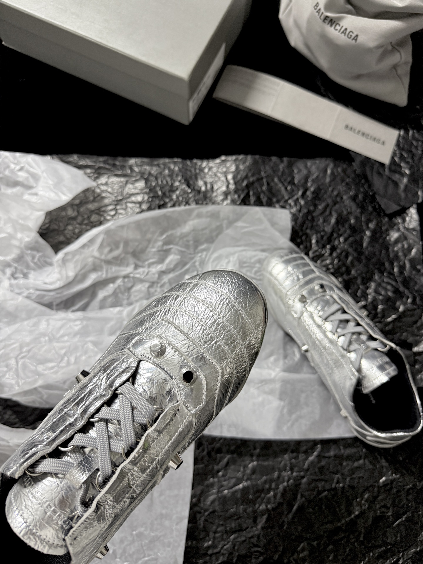 Balenciaga 巴黎世家 CITY 低筒 羊皮革 平底系带  生活休闲鞋 男女同款 C0银856693WZCYL8800