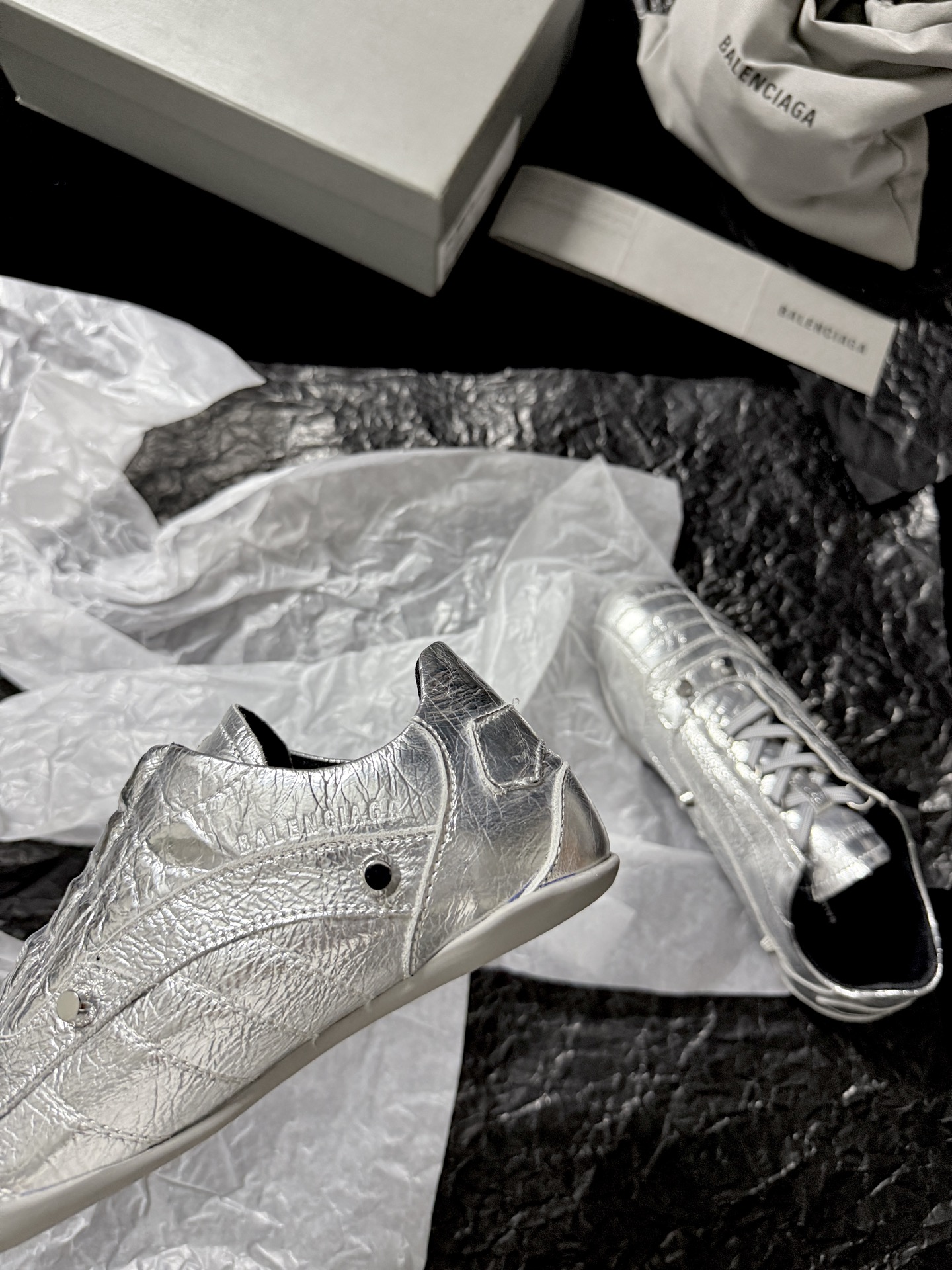 Balenciaga 巴黎世家 CITY 低筒 羊皮革 平底系带  生活休闲鞋 男女同款 C0银856693WZCYL8800