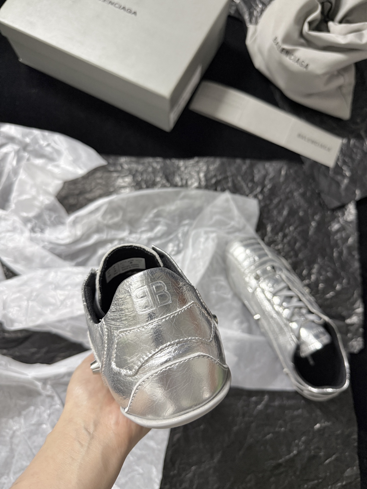 Balenciaga 巴黎世家 CITY 低筒 羊皮革 平底系带  生活休闲鞋 男女同款 C0银856693WZCYL8800