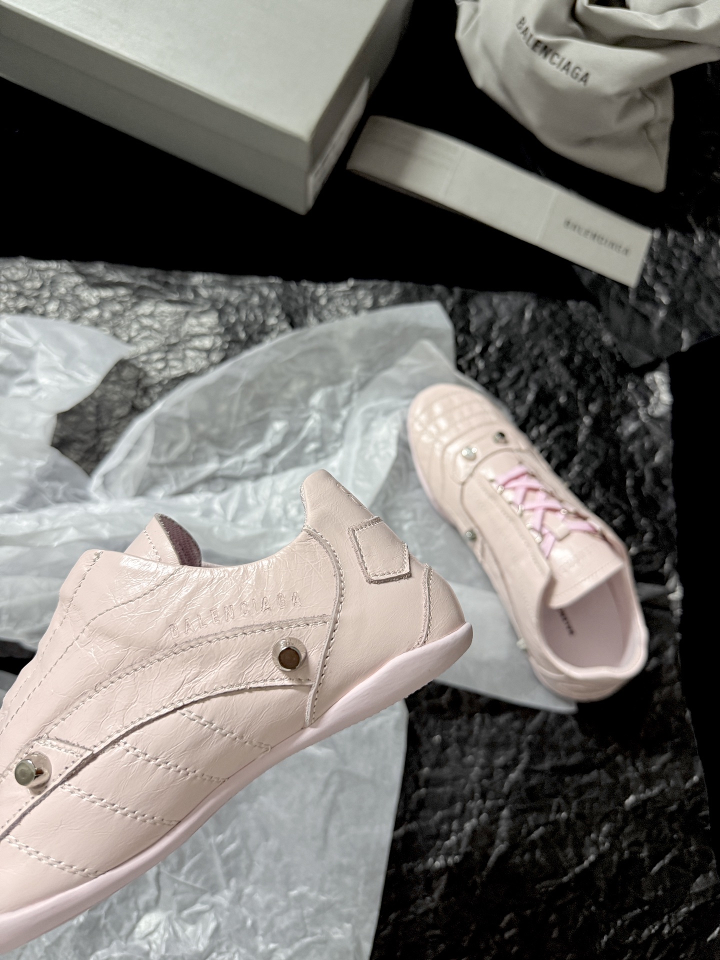 Balenciaga 巴黎世家 CITY 低筒 羊皮革 平底系带  生活休闲鞋 男女同款 C0粉 856693WZENC5000