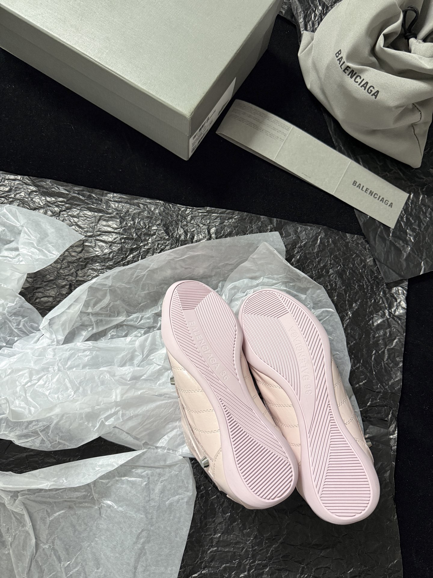 Balenciaga 巴黎世家 CITY 低筒 羊皮革 平底系带  生活休闲鞋 男女同款 C0粉 856693WZENC5000