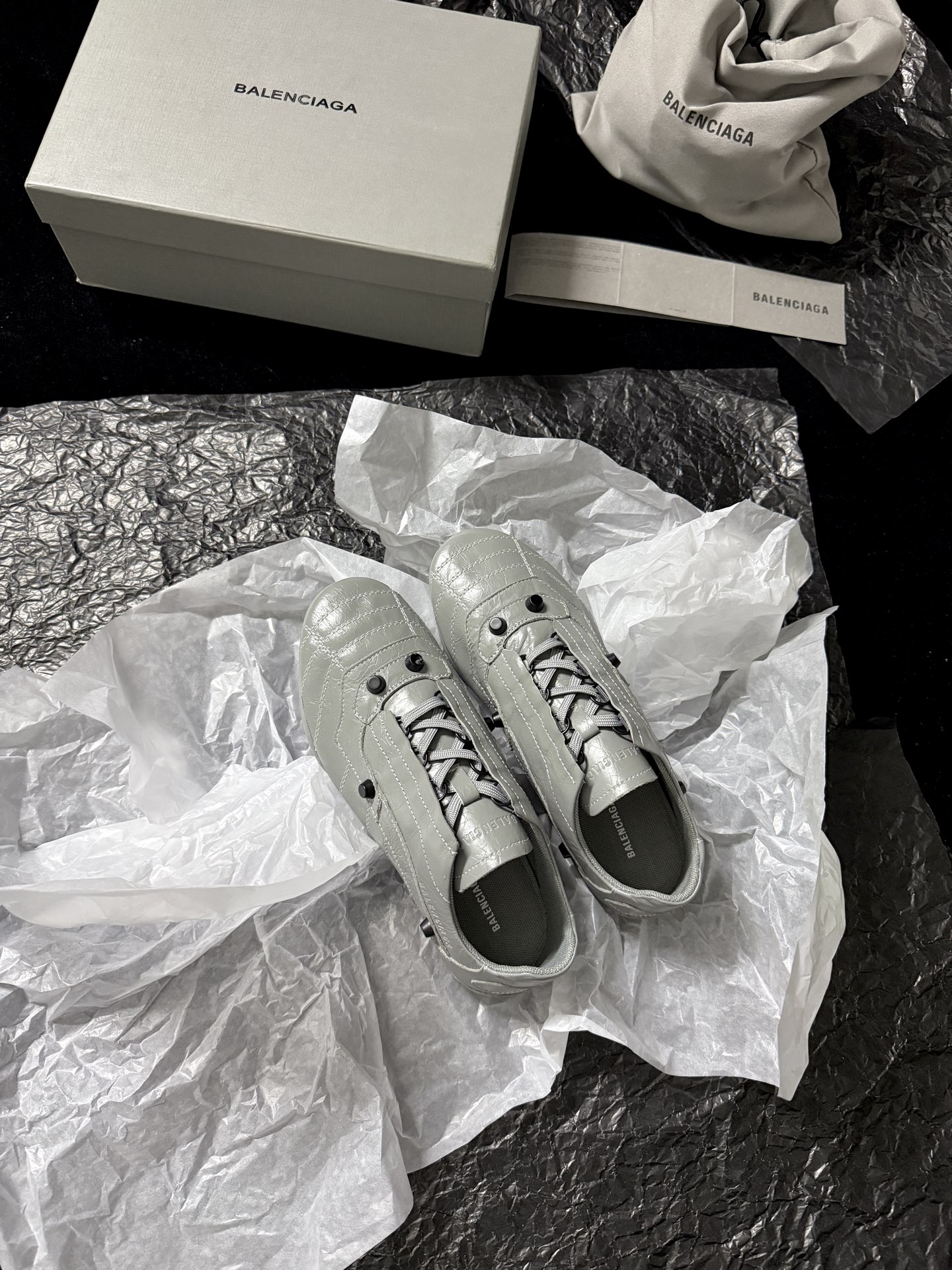 Balenciaga 巴黎世家 CITY 低筒 羊皮革 平底系带  生活休闲鞋 男女同款 C0灰 856694WZENC1013