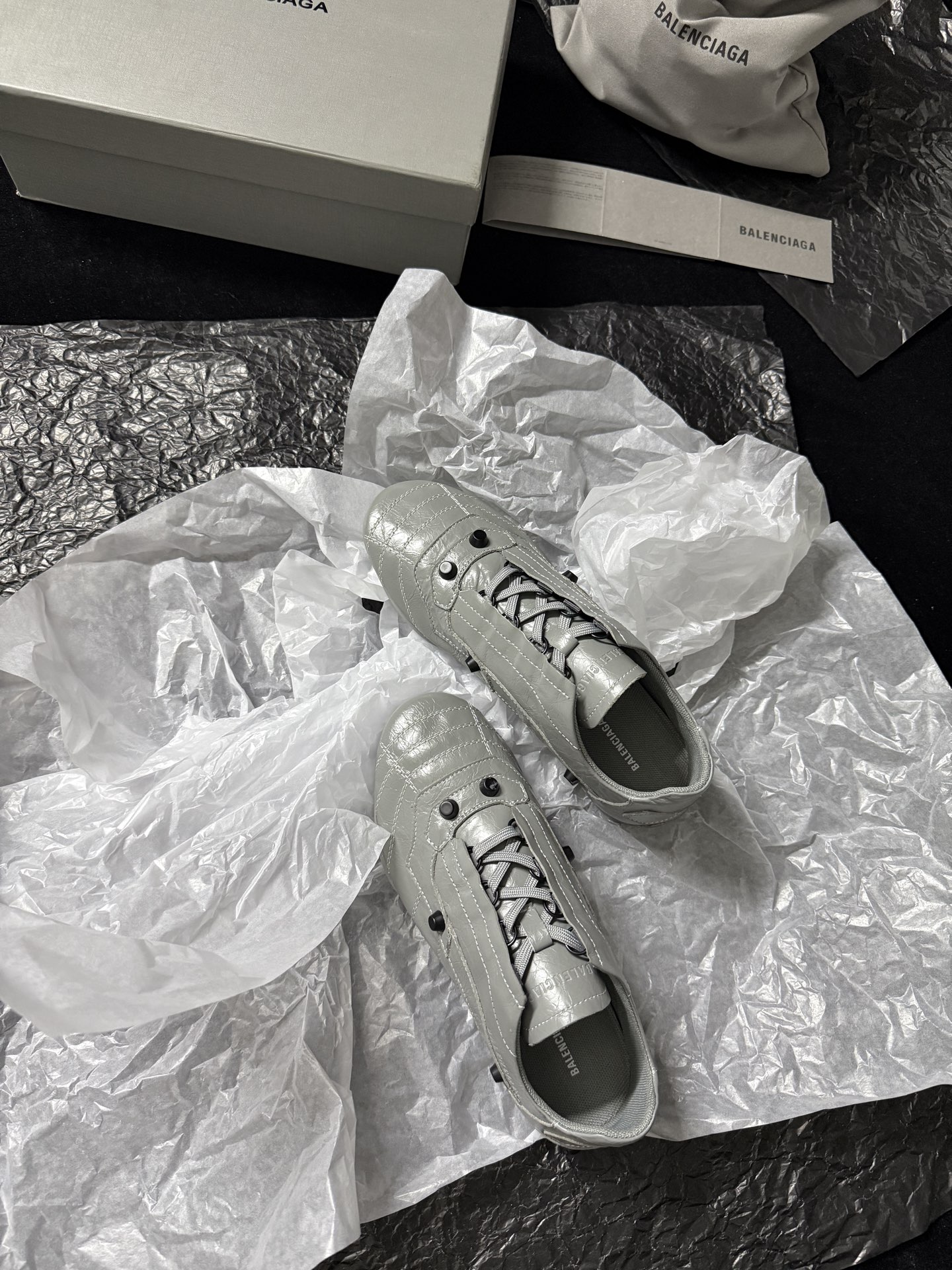 Balenciaga 巴黎世家 CITY 低筒 羊皮革 平底系带  生活休闲鞋 男女同款 C0灰 856694WZENC1013