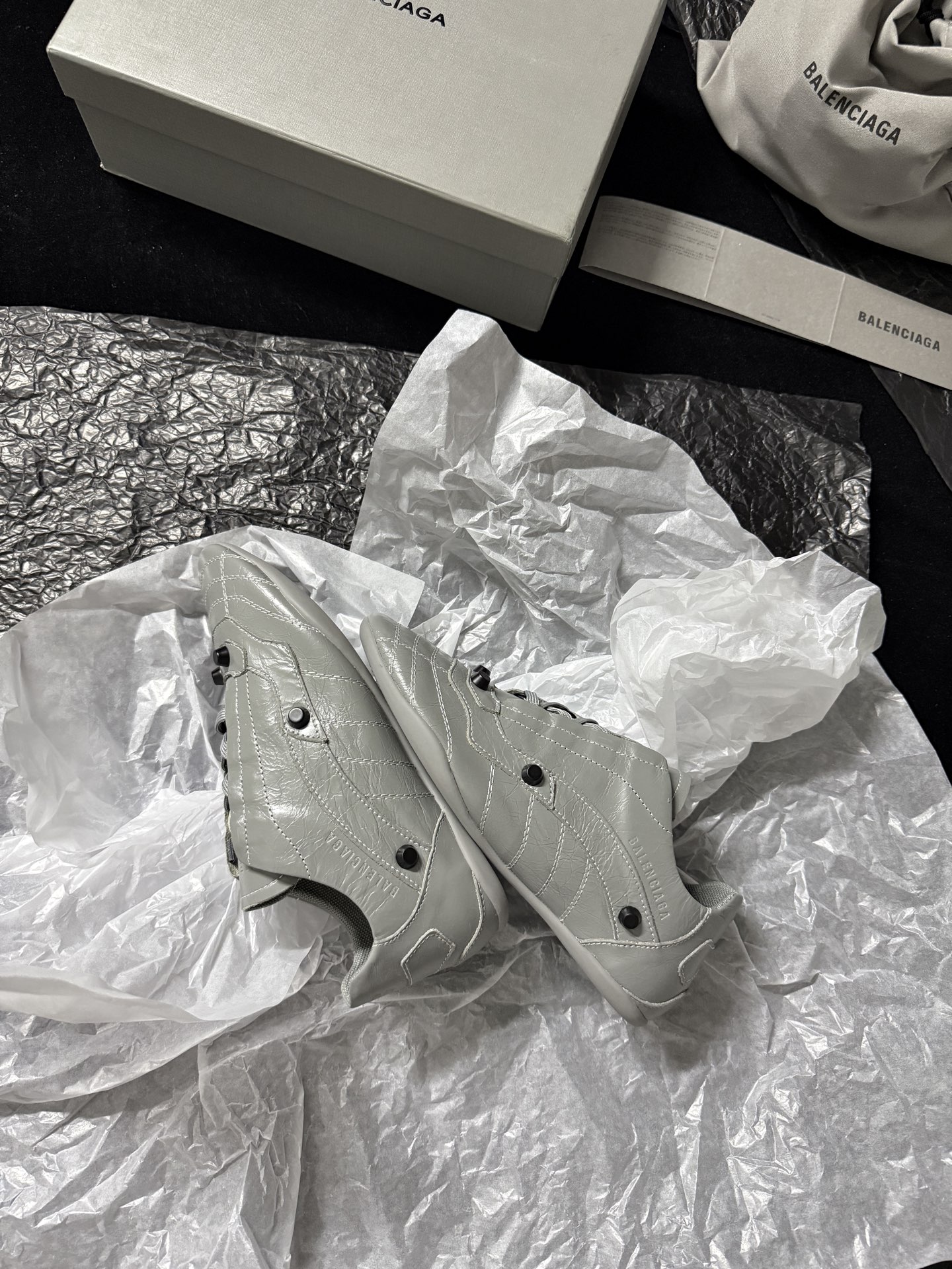 Balenciaga 巴黎世家 CITY 低筒 羊皮革 平底系带  生活休闲鞋 男女同款 C0灰 856694WZENC1013