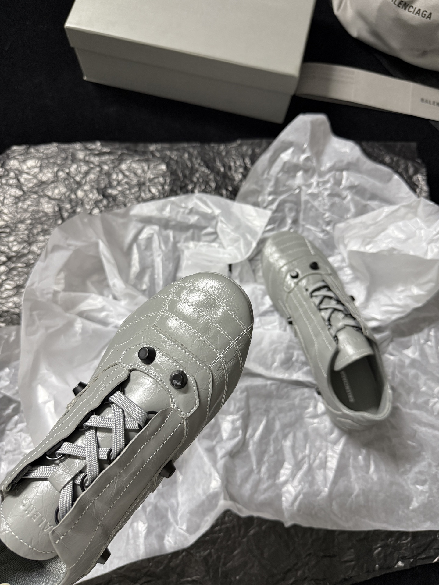 Balenciaga 巴黎世家 CITY 低筒 羊皮革 平底系带  生活休闲鞋 男女同款 C0灰 856694WZENC1013