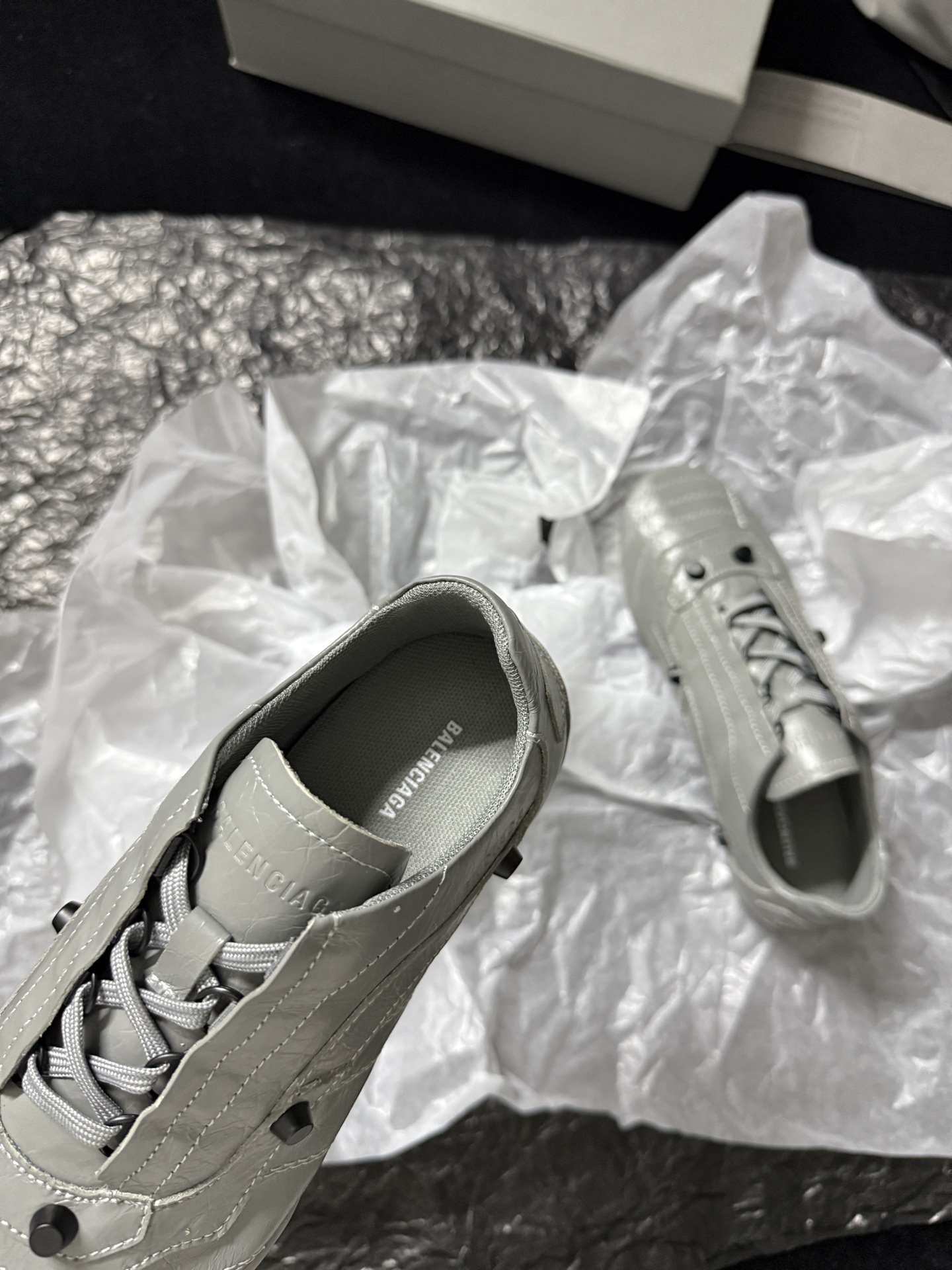 Balenciaga 巴黎世家 CITY 低筒 羊皮革 平底系带  生活休闲鞋 男女同款 C0灰 856694WZENC1013