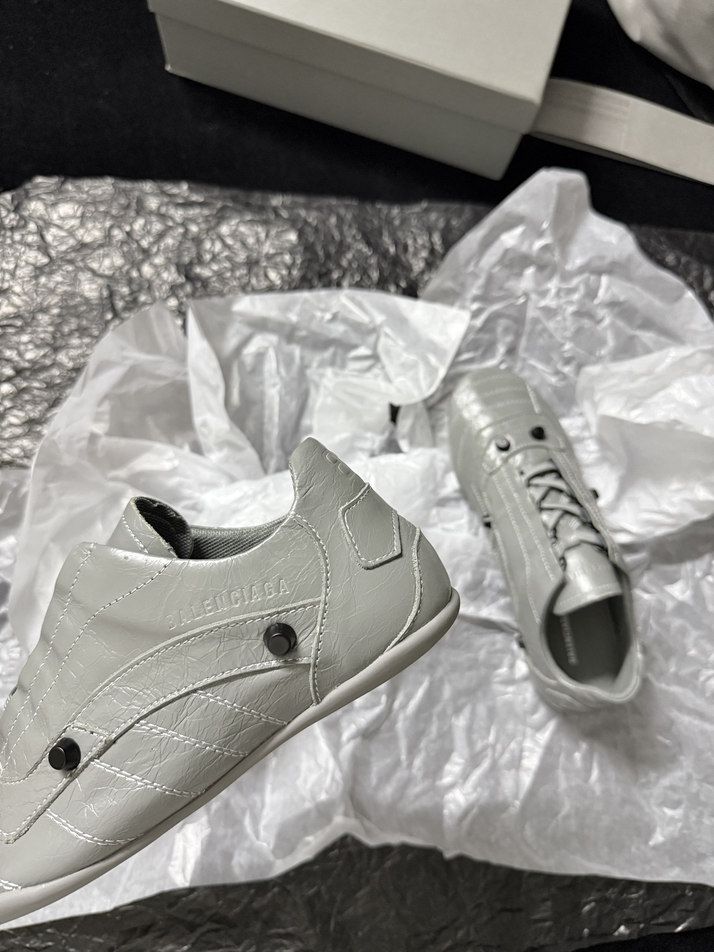Balenciaga 巴黎世家 CITY 低筒 羊皮革 平底系带  生活休闲鞋 男女同款 C0灰 856694WZENC1013
