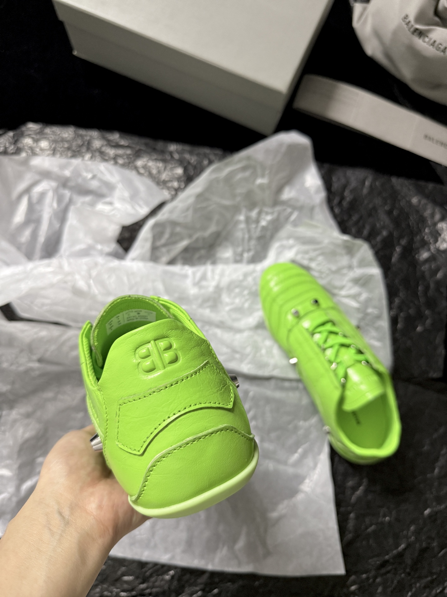 Balenciaga 巴黎世家 CITY 低筒 羊皮革 平底系带  生活休闲鞋 男女同款 C0绿 856694WZENC3300