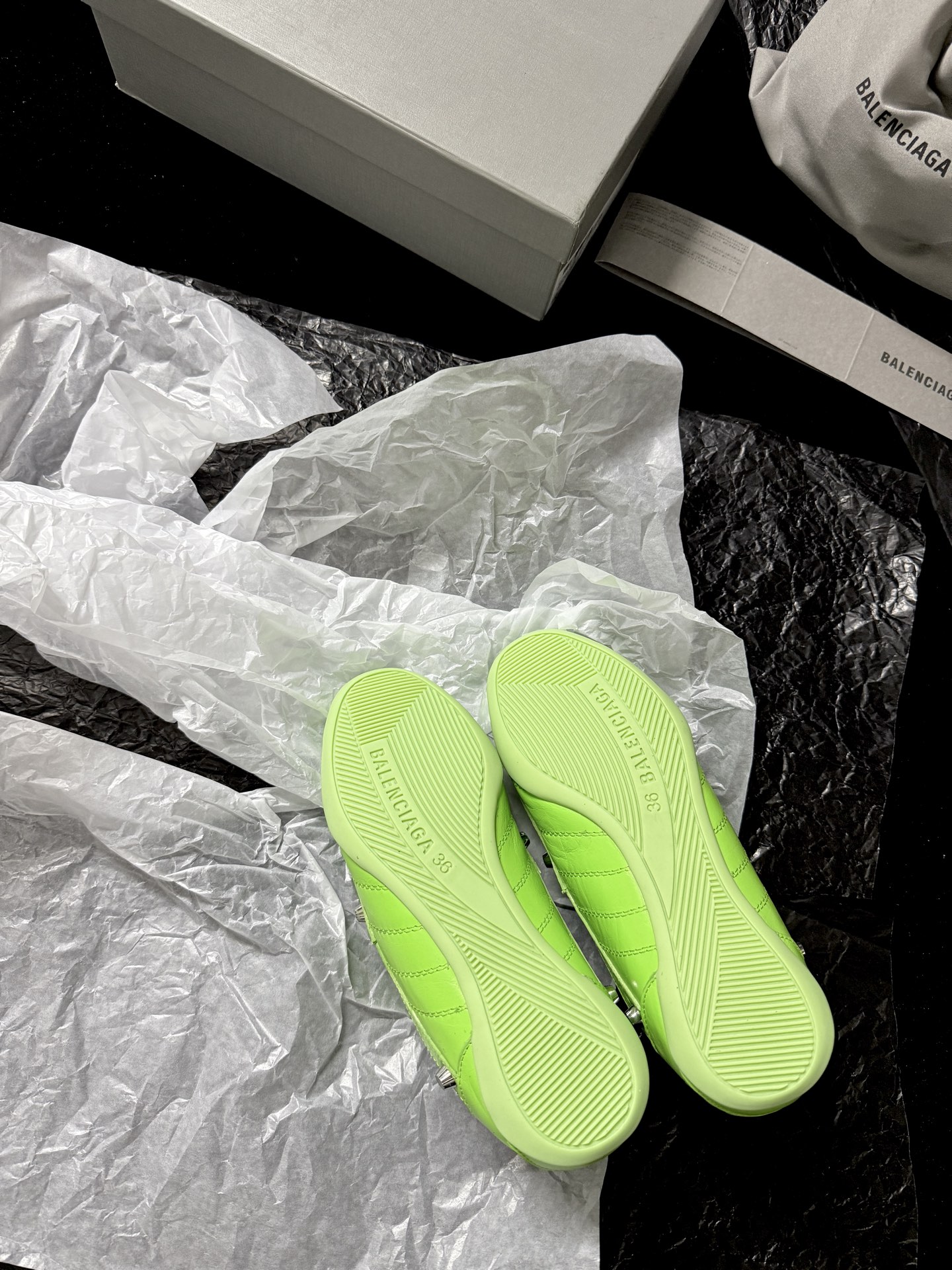 Balenciaga 巴黎世家 CITY 低筒 羊皮革 平底系带  生活休闲鞋 男女同款 C0绿 856694WZENC3300