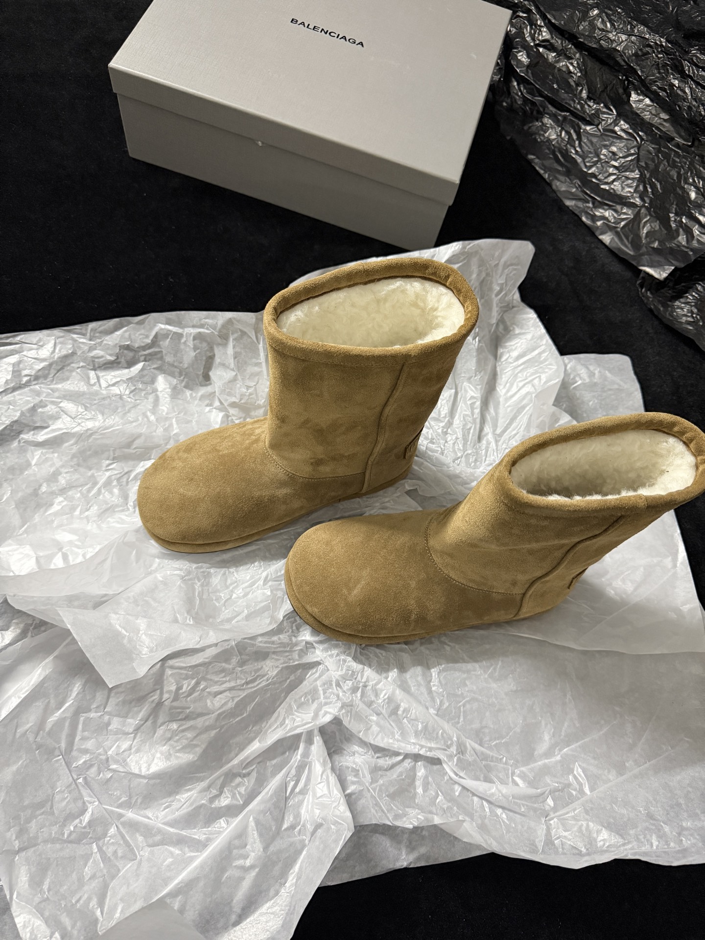 Balenciaga 巴黎世家 Alaska 圆头套筒 短筒 雪地靴 女款 C0棕色  820327WBFC12200