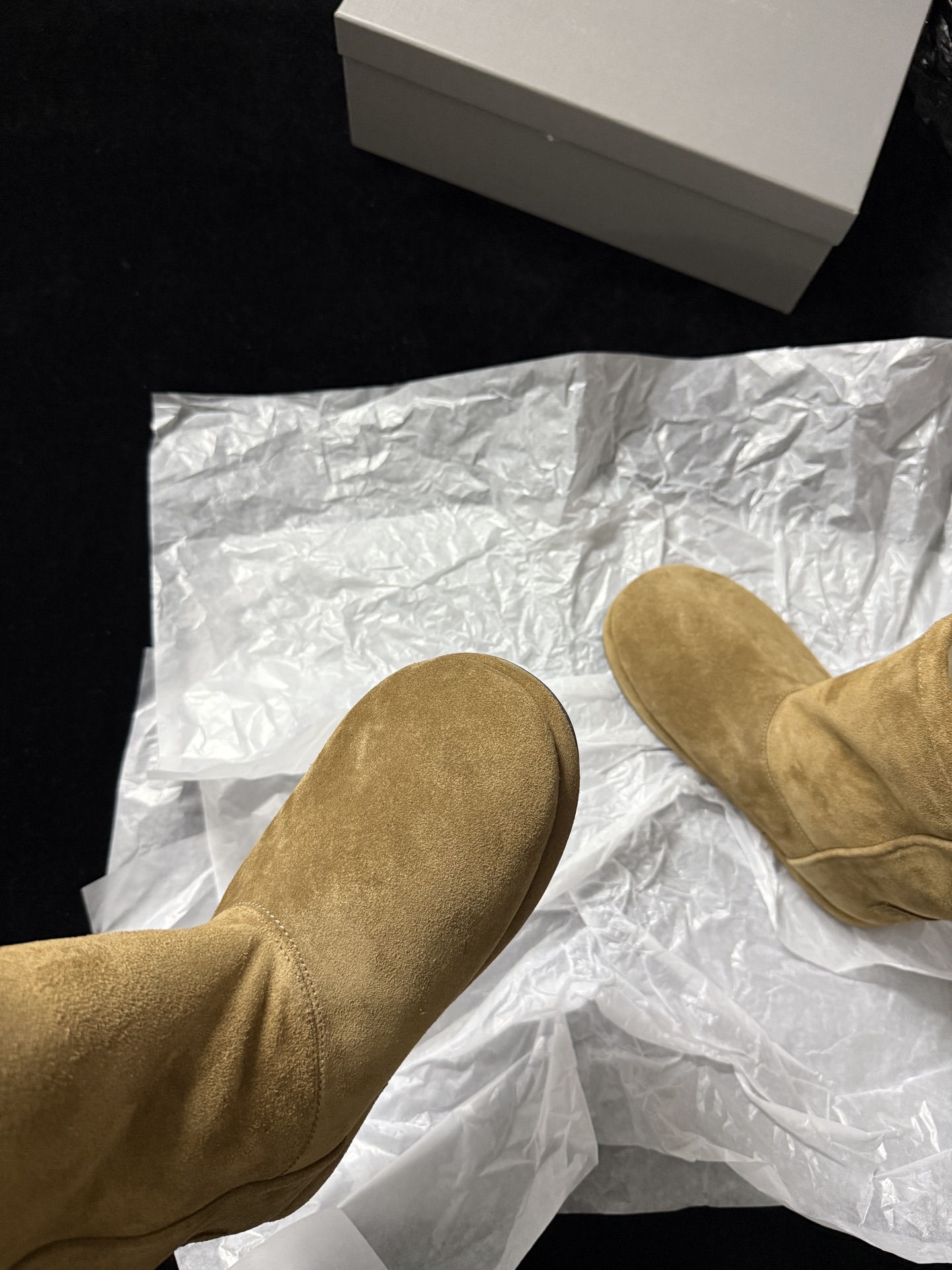 Balenciaga 巴黎世家 Alaska 圆头套筒 短筒 雪地靴 女款 C0棕色  820327WBFC12200