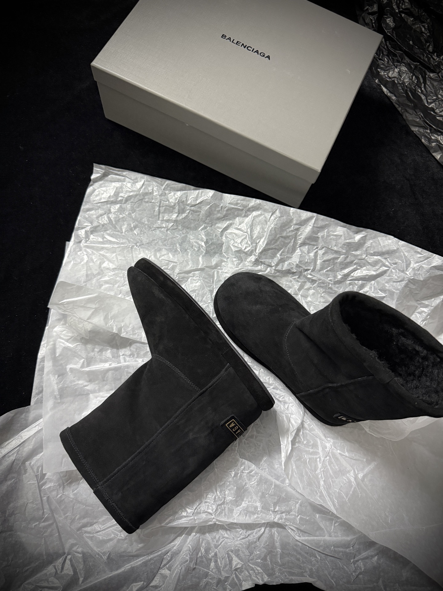 Balenciaga 巴黎世家 Alaska 圆头套筒 短筒 雪地靴 女款 C0黑色