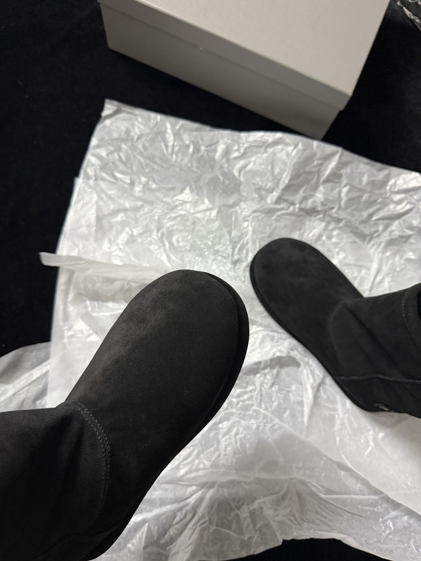 Balenciaga 巴黎世家 Alaska 圆头套筒 短筒 雪地靴 女款 C0黑色