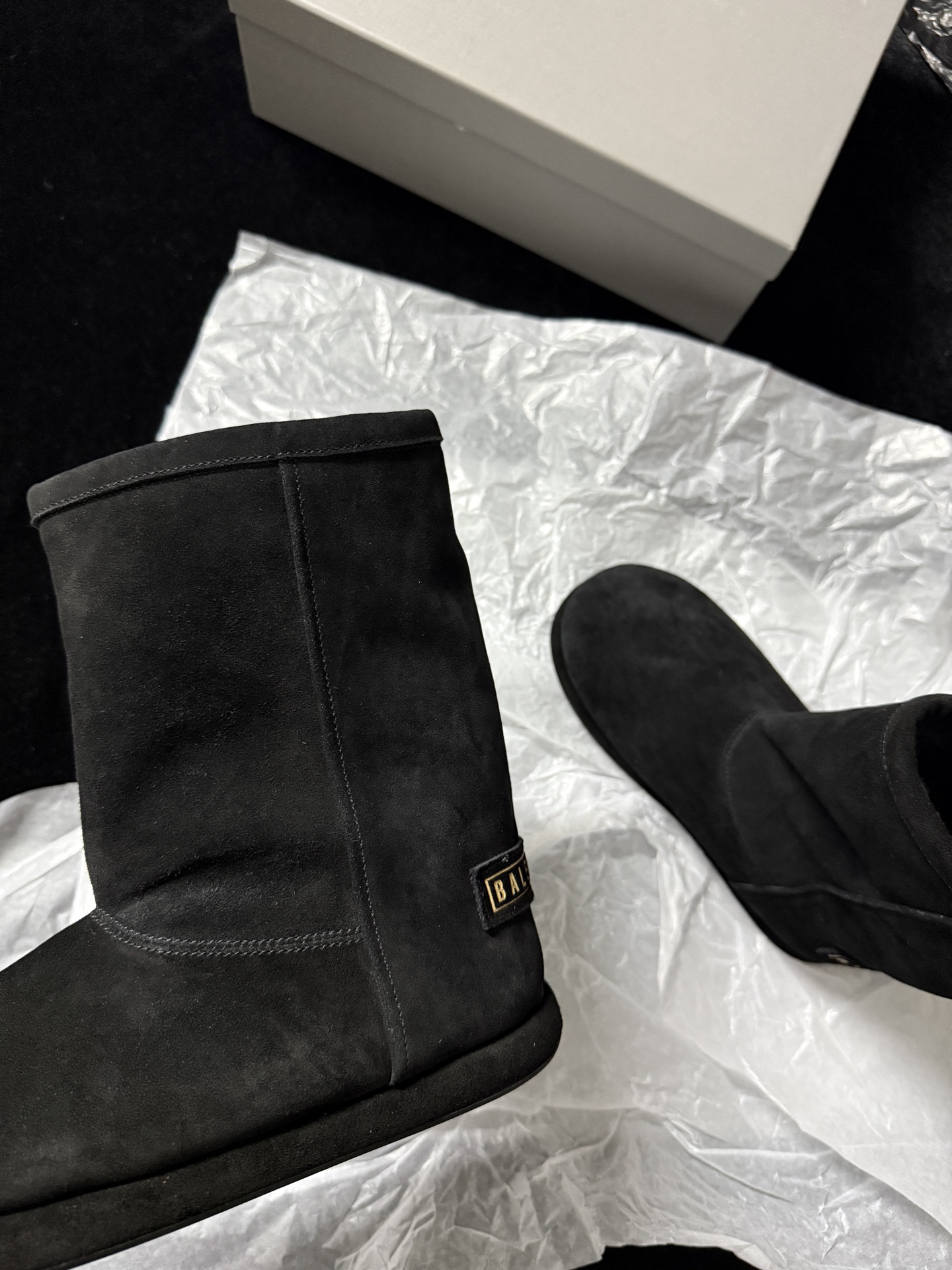 Balenciaga 巴黎世家 Alaska 圆头套筒 短筒 雪地靴 女款 C0黑色