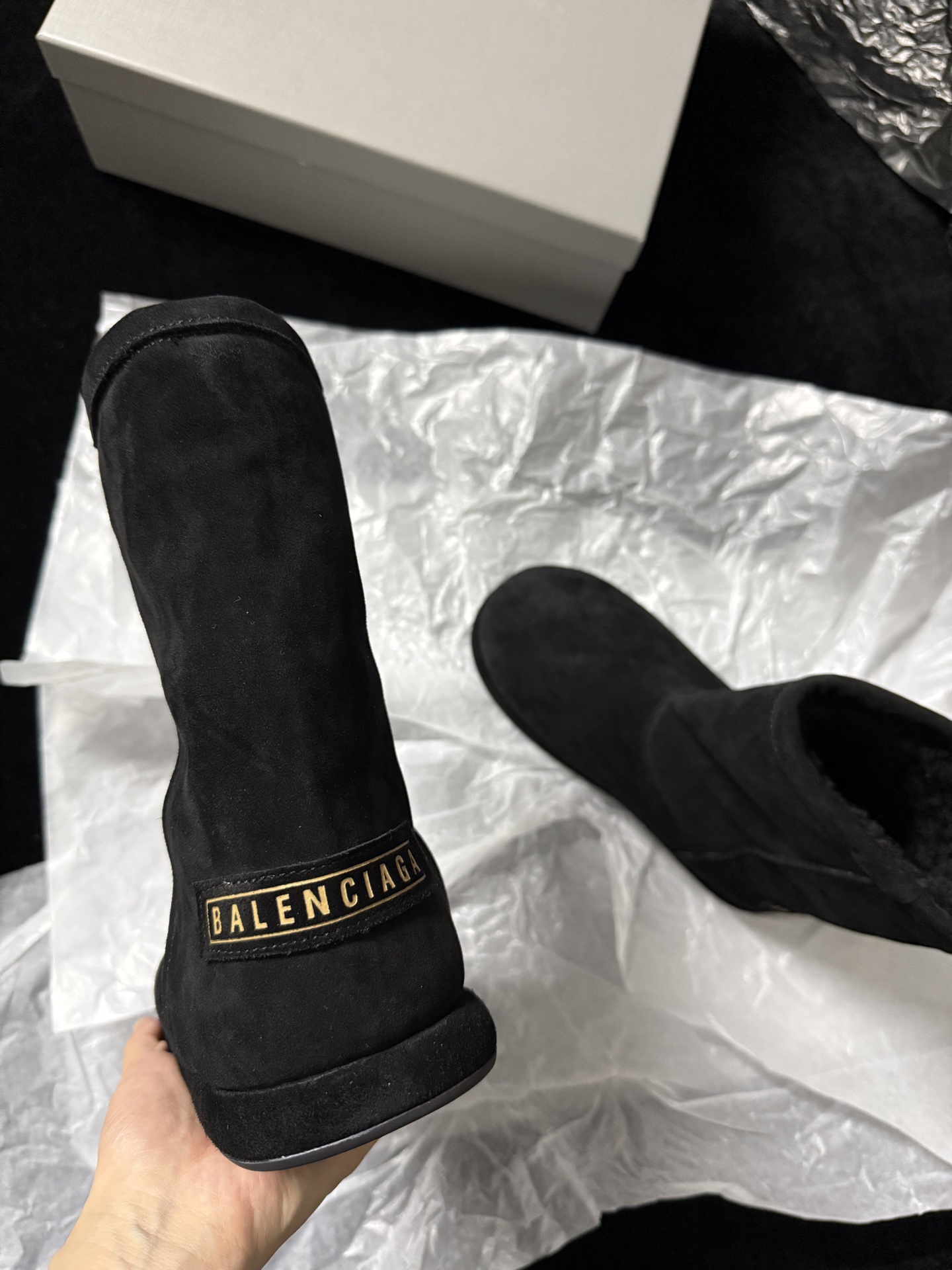 Balenciaga 巴黎世家 Alaska 圆头套筒 短筒 雪地靴 女款 C0黑色