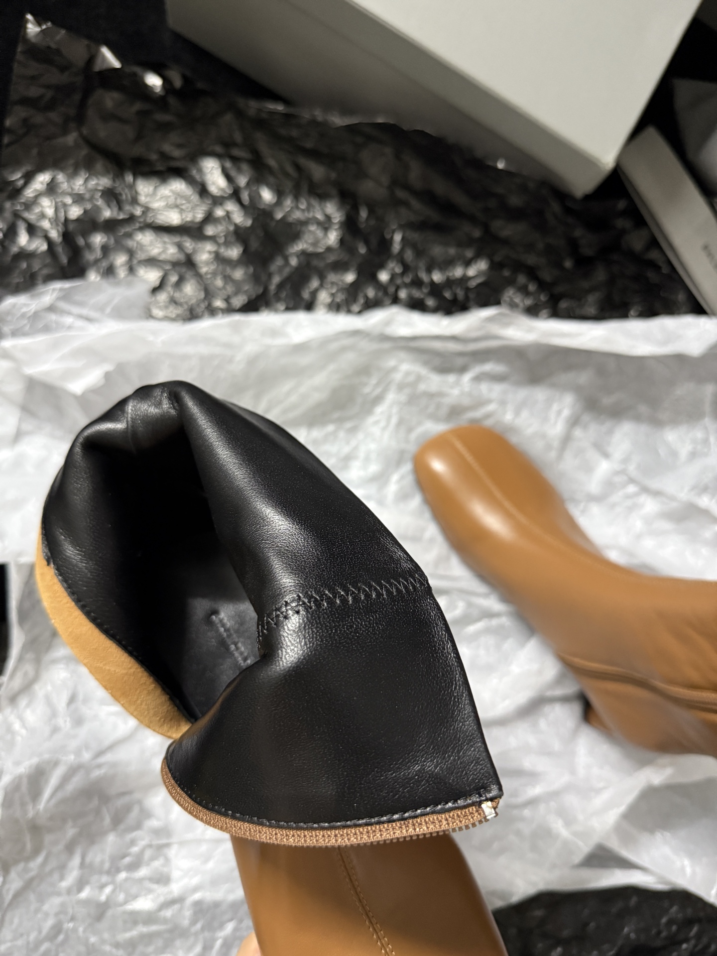 Balenciaga 巴黎世家 Alaska 圆头套筒 短筒 雪地靴 女款 C0棕色