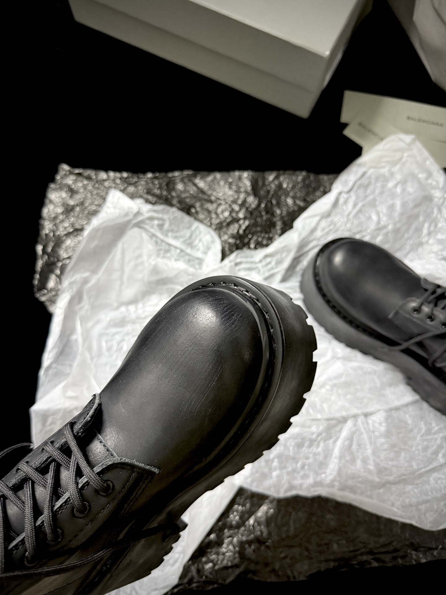 Balenciaga巴黎世家 Strike 牛皮 圆头系带 短靴 8cm 女款 黑 820933WCDA11000