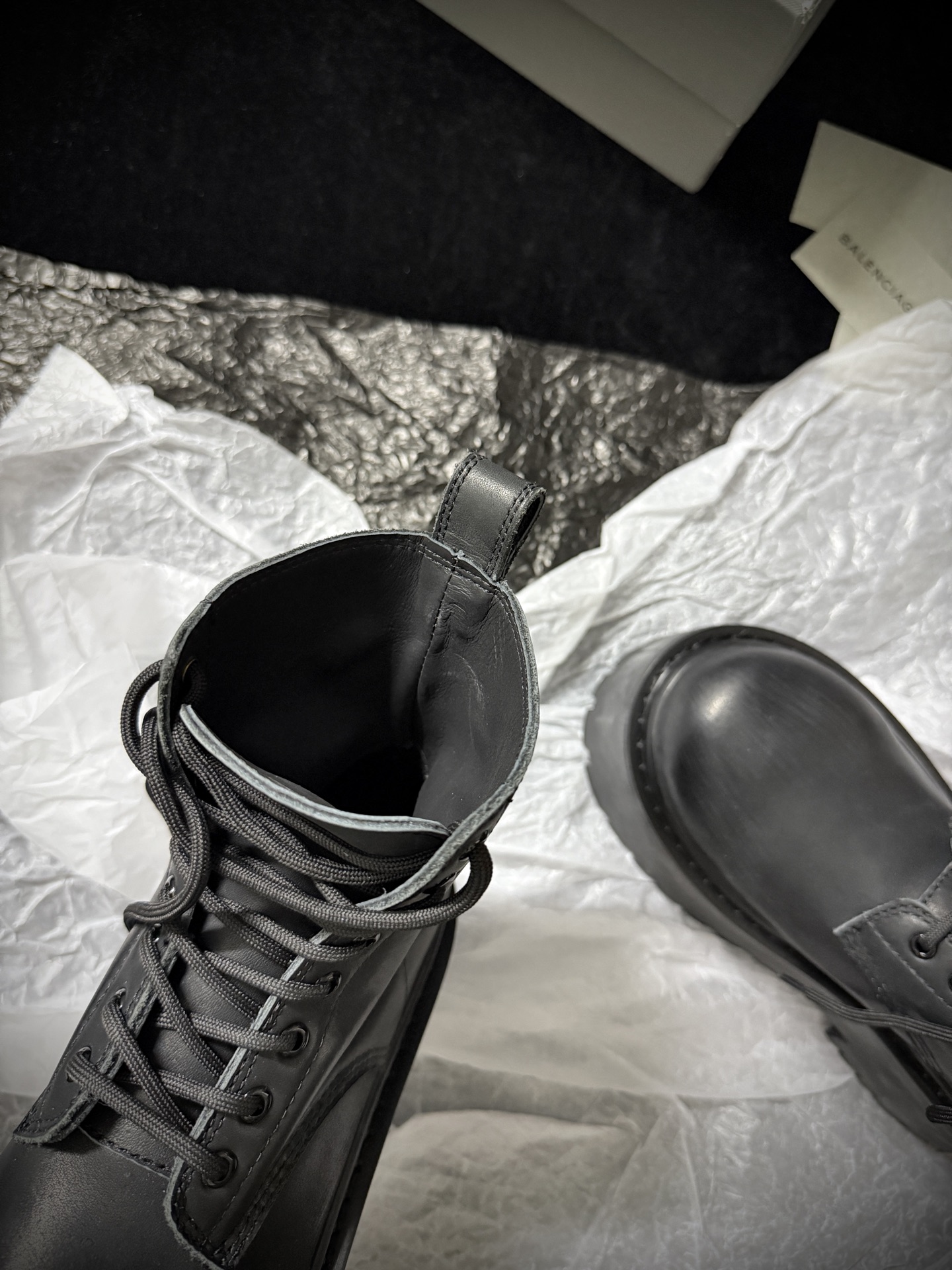 Balenciaga巴黎世家 Strike 牛皮 圆头系带 短靴 8cm 女款 黑 820933WCDA11000