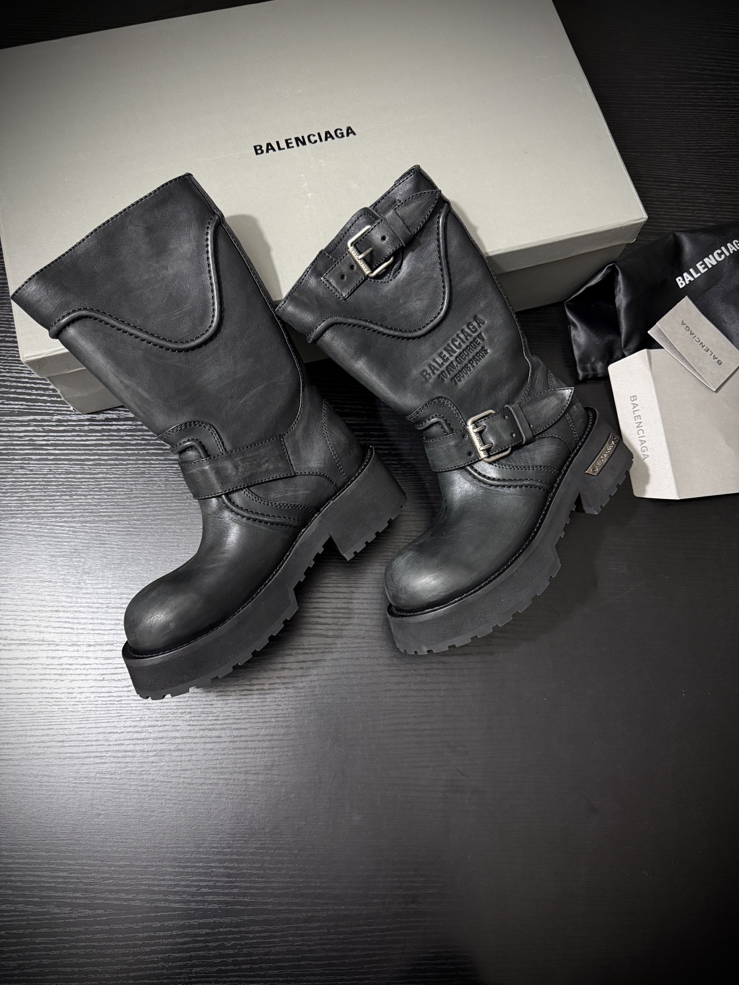 Balenciaga 巴黎世家 Venom 小牛皮 圆头搭扣 高筒靴 女款 磨损 D0黑色833585WCAL11080