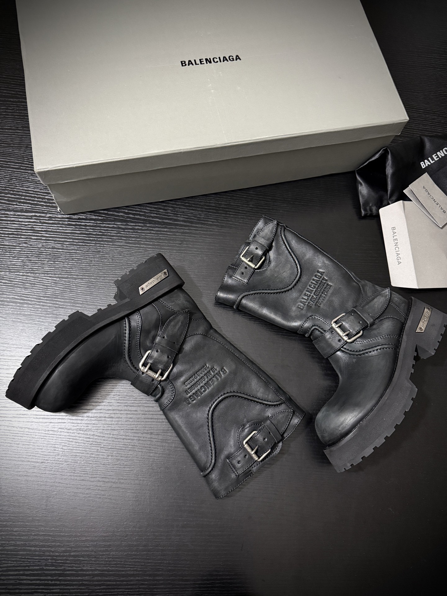 Balenciaga 巴黎世家 Venom 小牛皮 圆头搭扣 高筒靴 女款 磨损 D0黑色833585WCAL11080