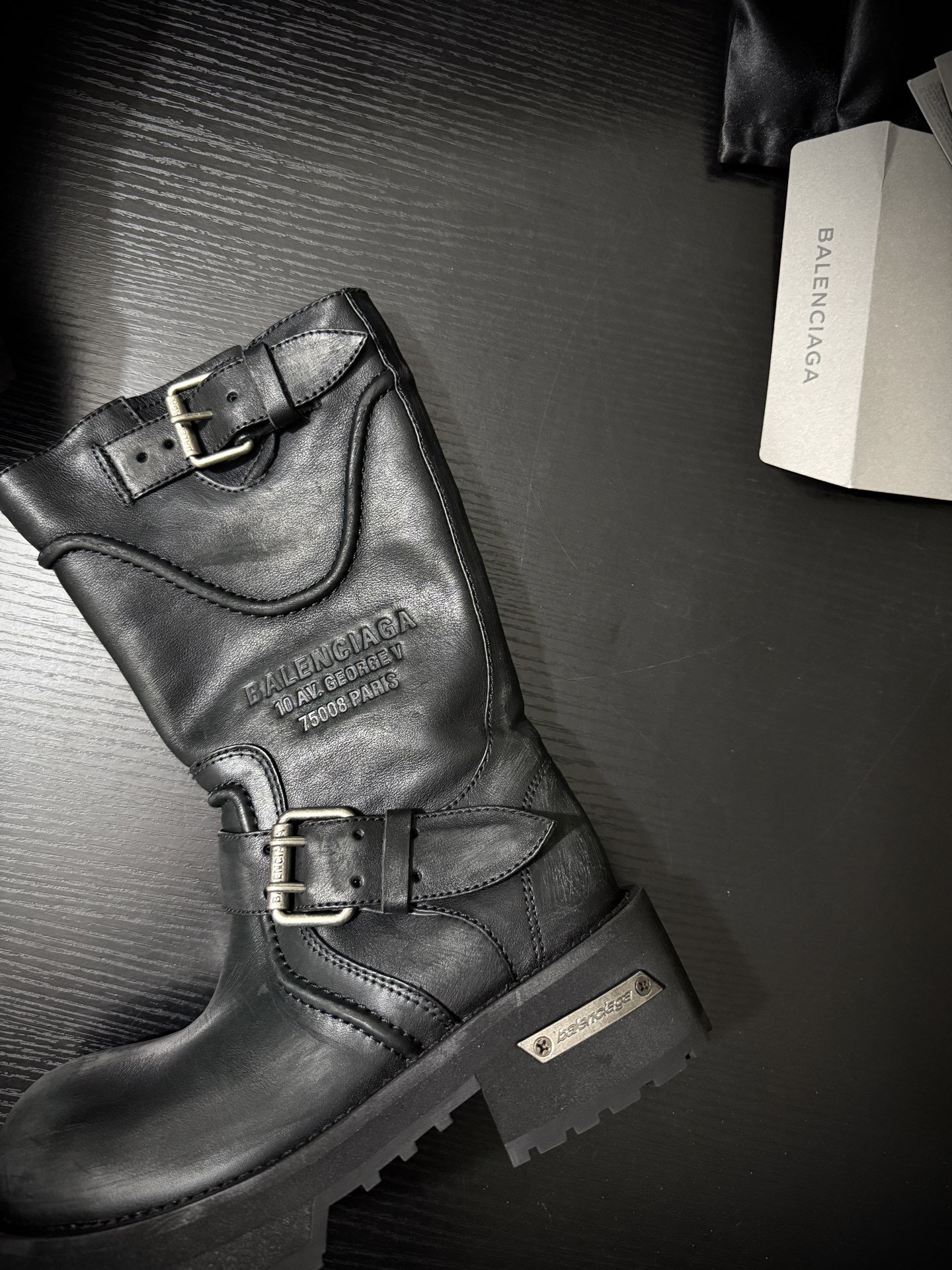 Balenciaga 巴黎世家 Venom 小牛皮 圆头搭扣 高筒靴 女款 磨损 D0黑色833585WCAL11080