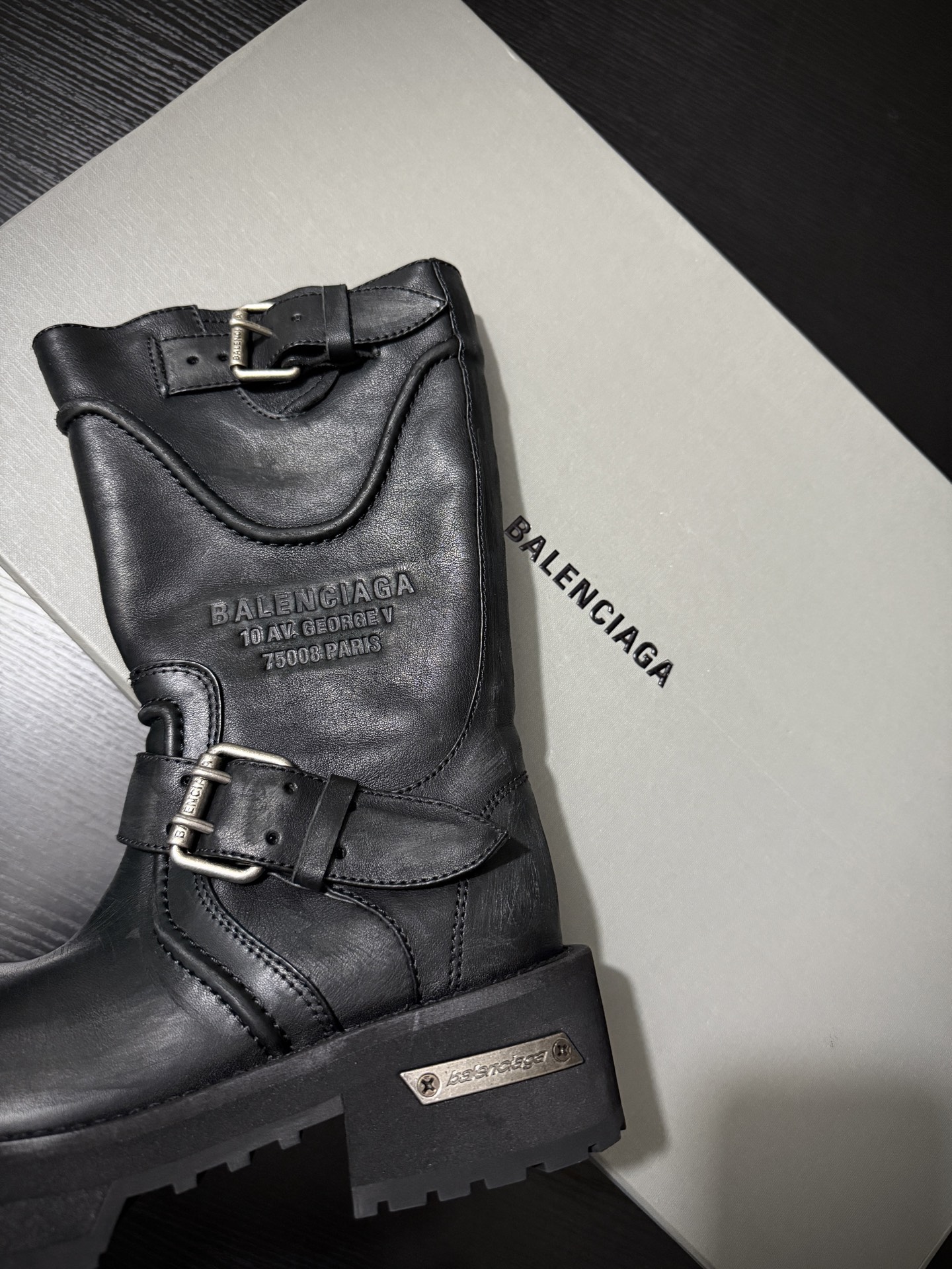 Balenciaga 巴黎世家 Venom 小牛皮 圆头搭扣 高筒靴 女款 磨损 D0黑色833585WCAL11080