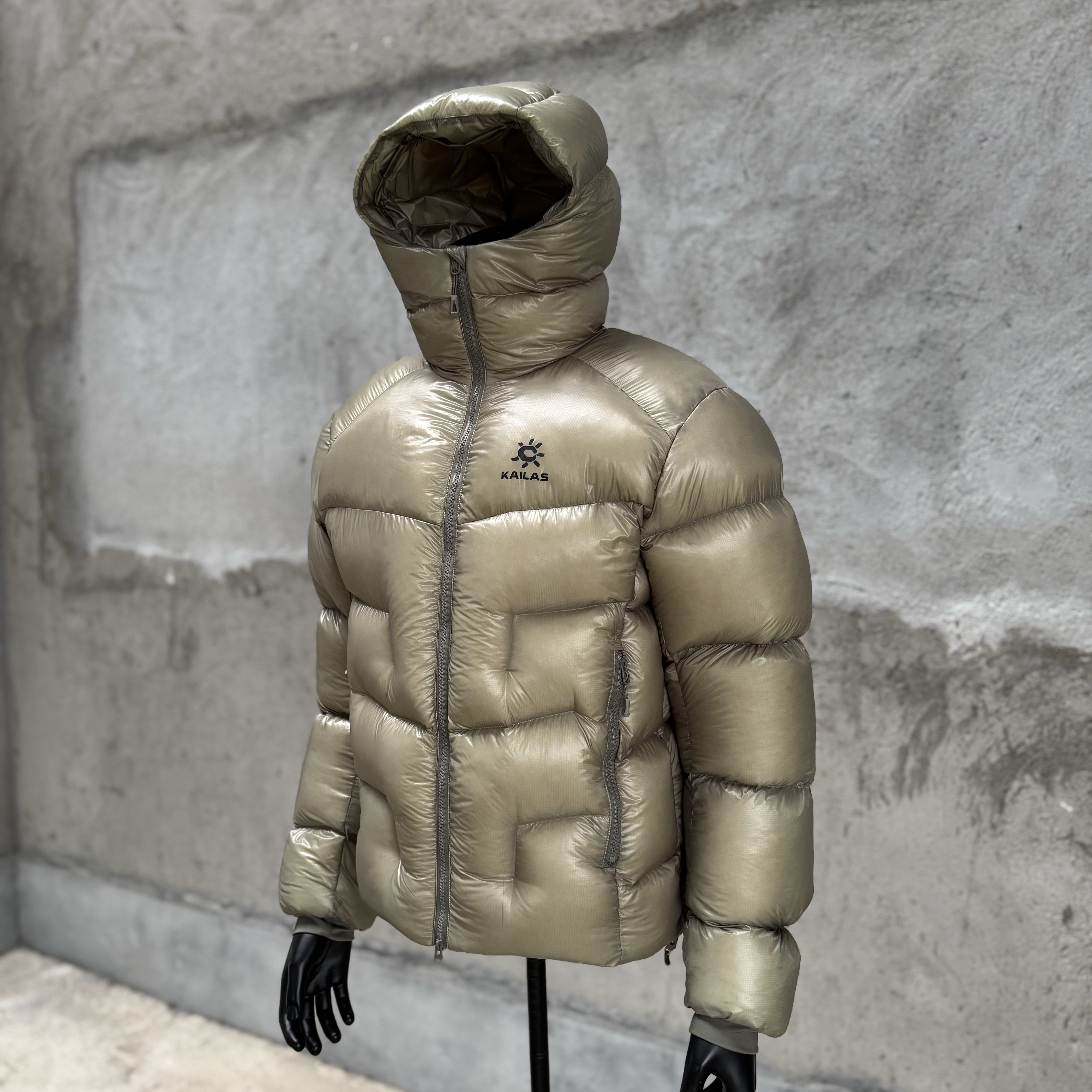 凯乐石KAILAS 5000GT 防风保暖拒水轻量易收纳高海拔徒步登山运动户外 连帽羽绒服 男女同款 乌木色 KG2443114