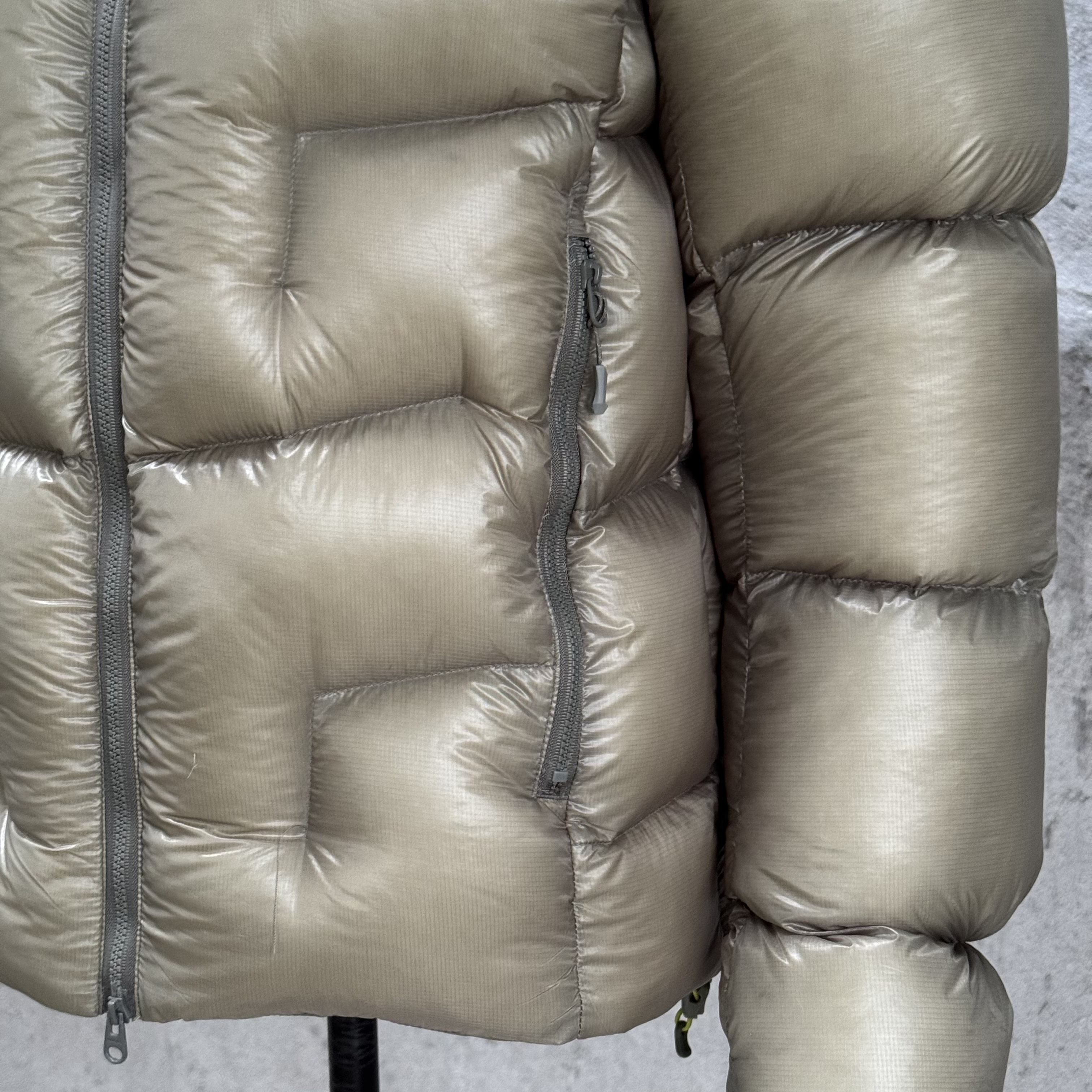 凯乐石KAILAS 5000GT 防风保暖拒水轻量易收纳高海拔徒步登山运动户外 连帽羽绒服 男女同款 乌木色 KG2443114