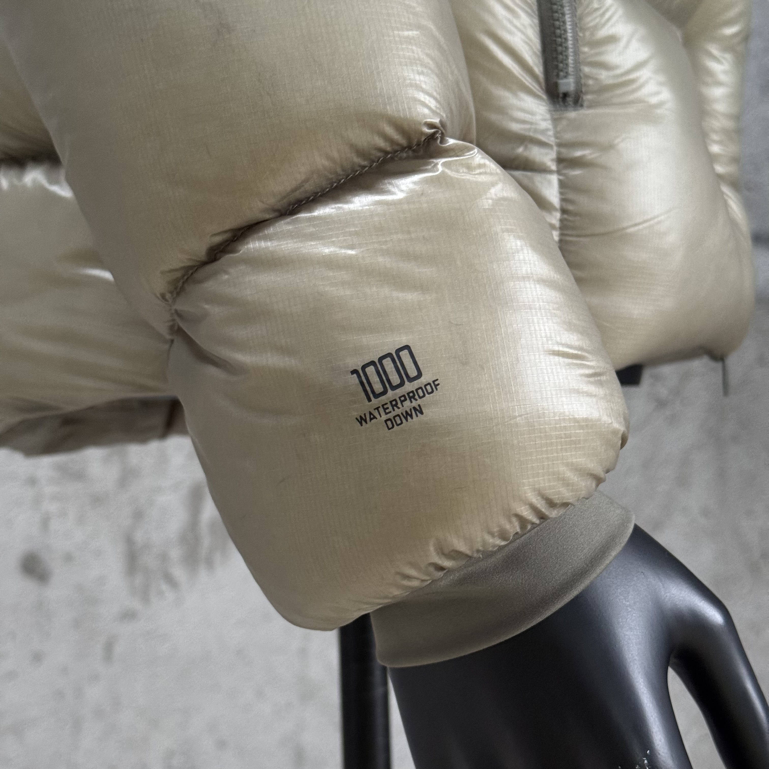 凯乐石KAILAS 5000GT 防风保暖拒水轻量易收纳高海拔徒步登山运动户外 连帽羽绒服 男女同款 乌木色 KG2443114