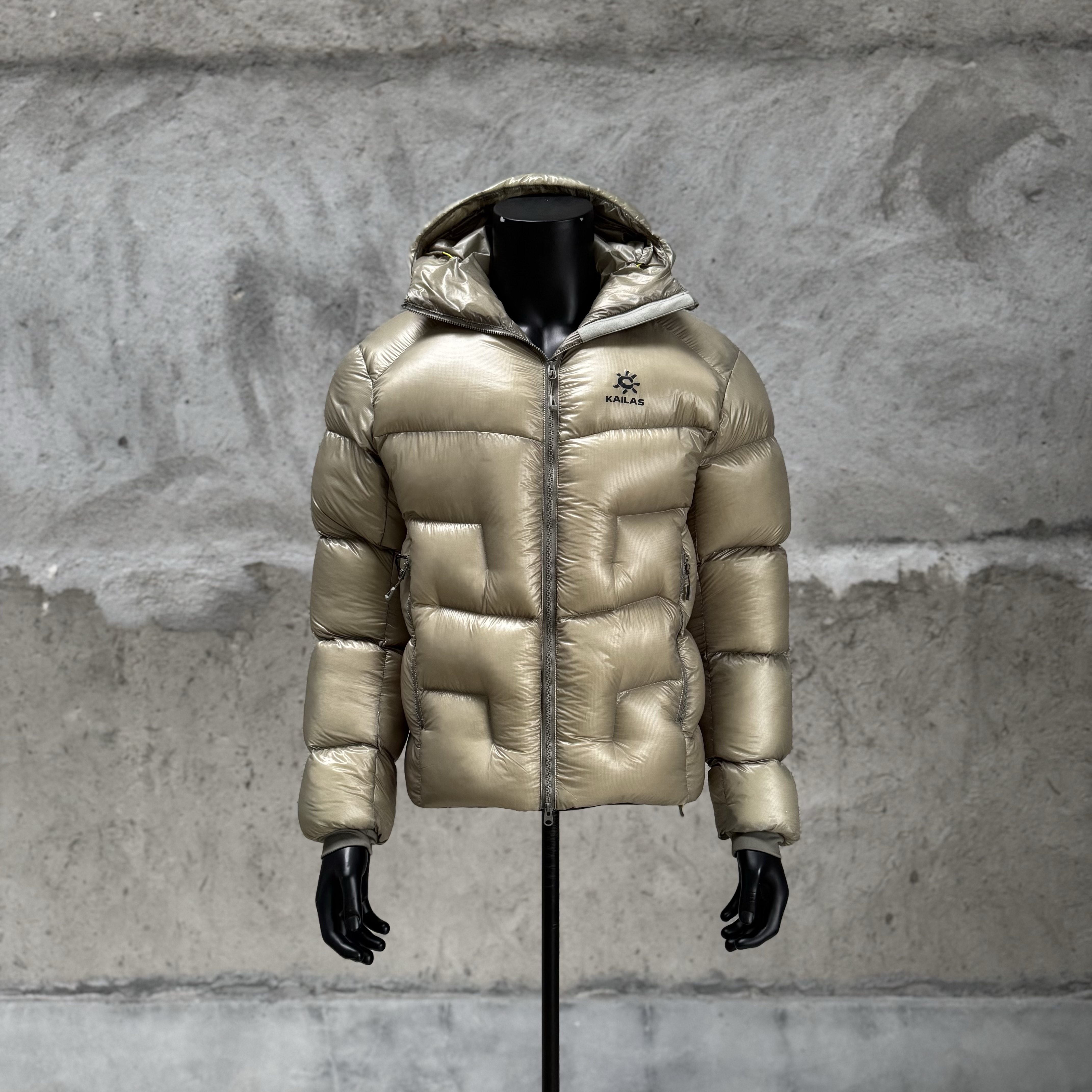 凯乐石KAILAS 5000GT 防风保暖拒水轻量易收纳高海拔徒步登山运动户外 连帽羽绒服 男女同款 乌木色 KG2443114