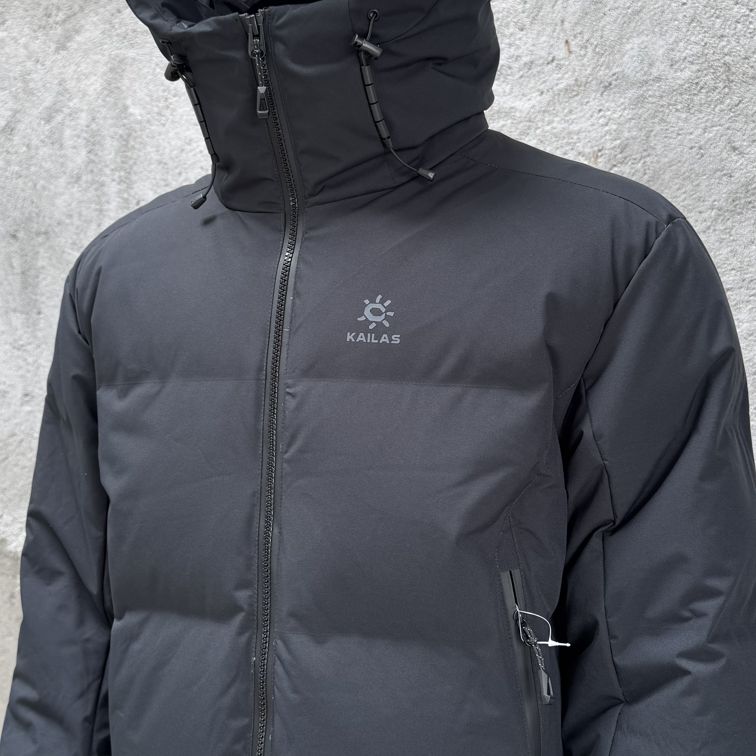 凯乐石KAILAS 达古 700蓬  运动户外徒步滑雪旅行防风保暖透气散热连帽羽绒服外套 男款 黑色 KG2443101  