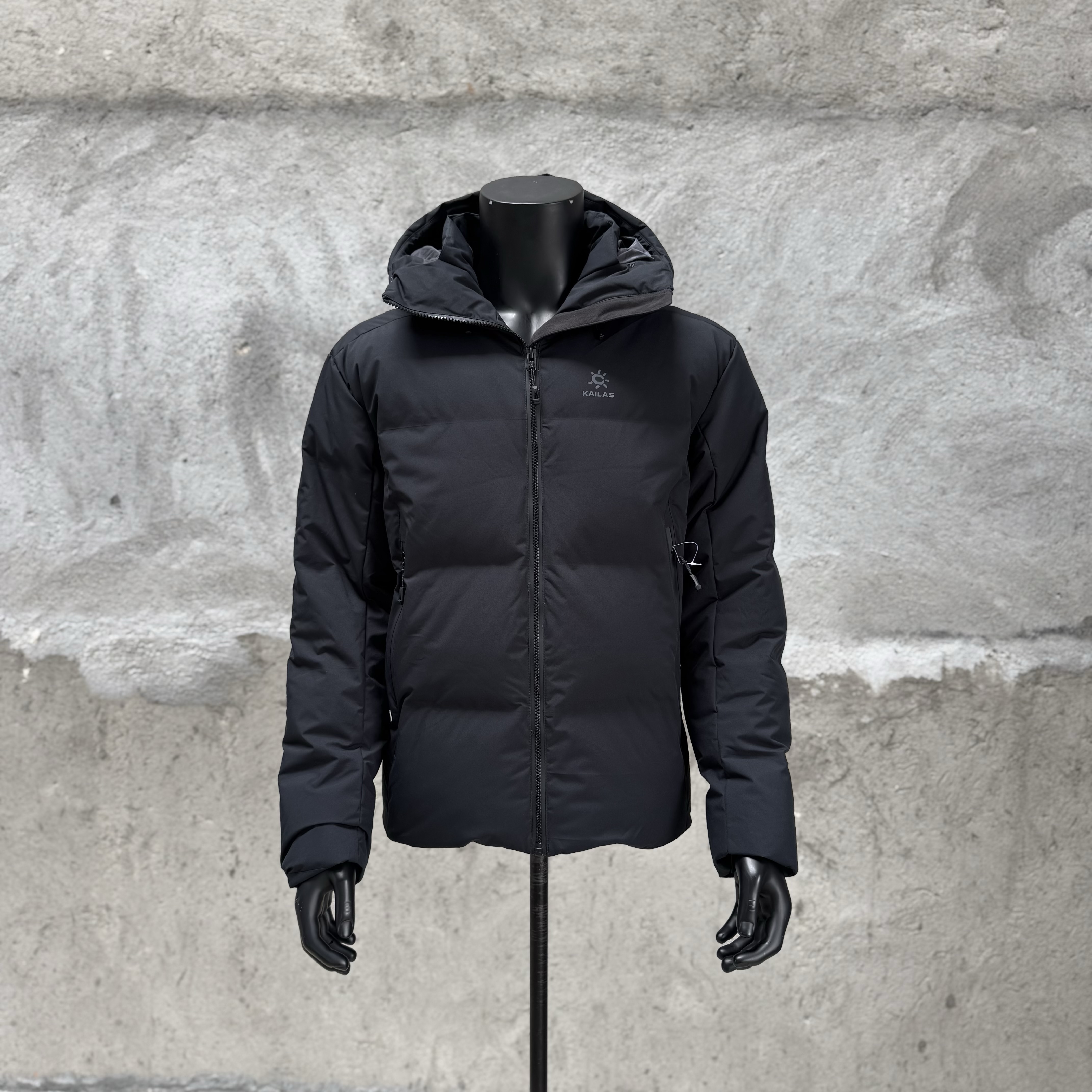 凯乐石KAILAS 达古 700蓬  运动户外徒步滑雪旅行防风保暖透气散热连帽羽绒服外套 男款 黑色 KG2443101  