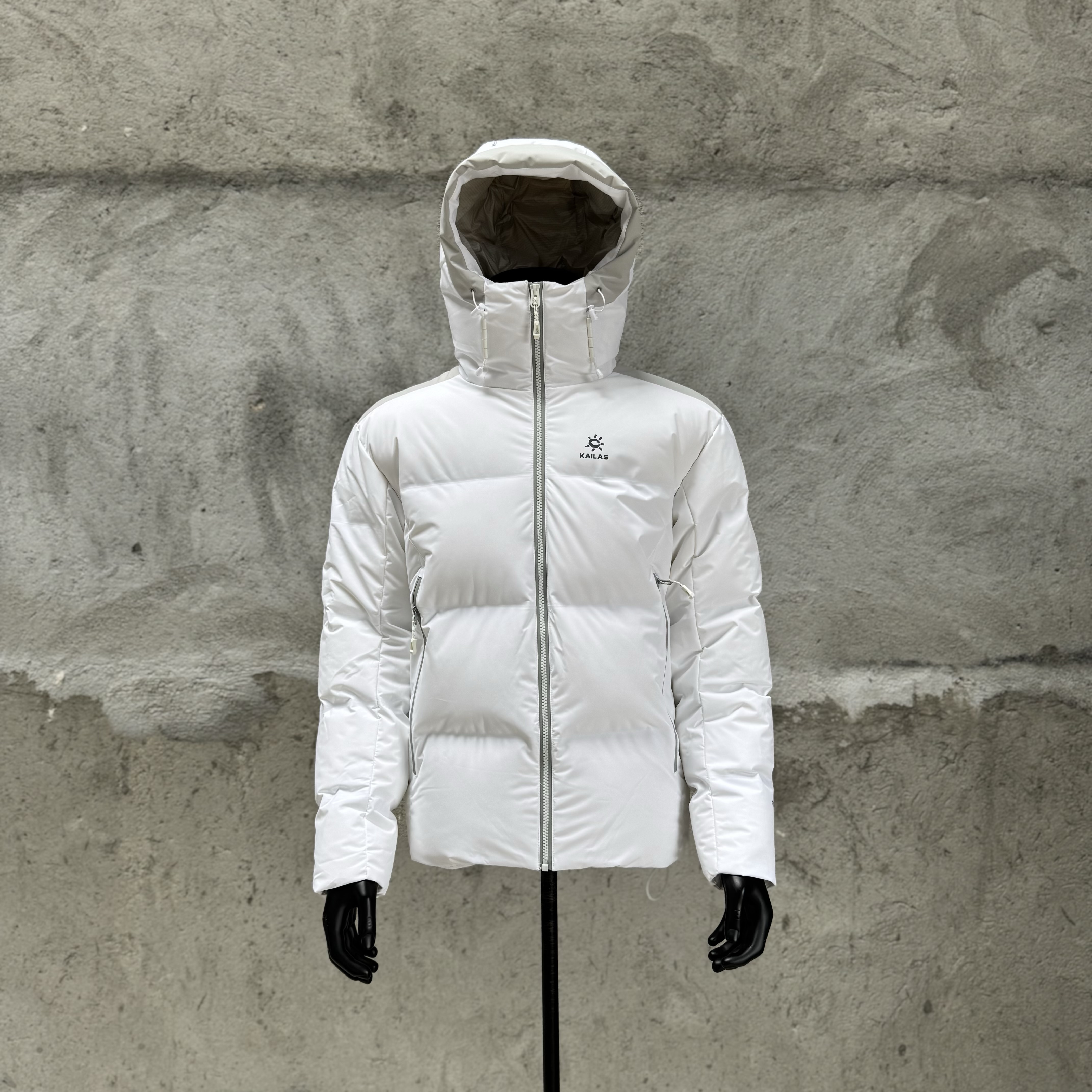 凯乐石KAILAS 达古 700蓬  运动户外徒步滑雪旅行防风保暖透气散热连帽羽绒服外套 男款C0 亮白
