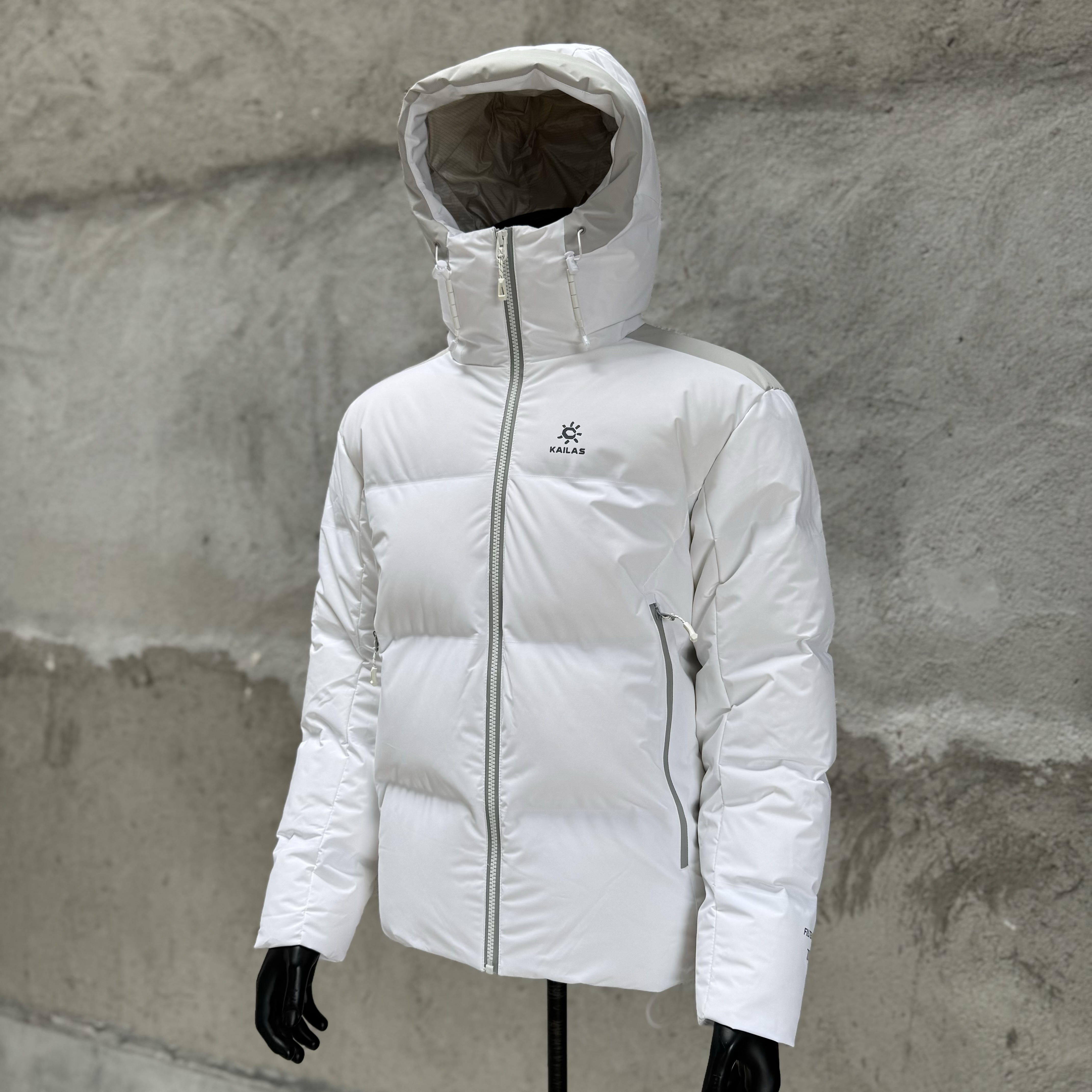 凯乐石KAILAS 达古 700蓬  运动户外徒步滑雪旅行防风保暖透气散热连帽羽绒服外套 男款C0 亮白