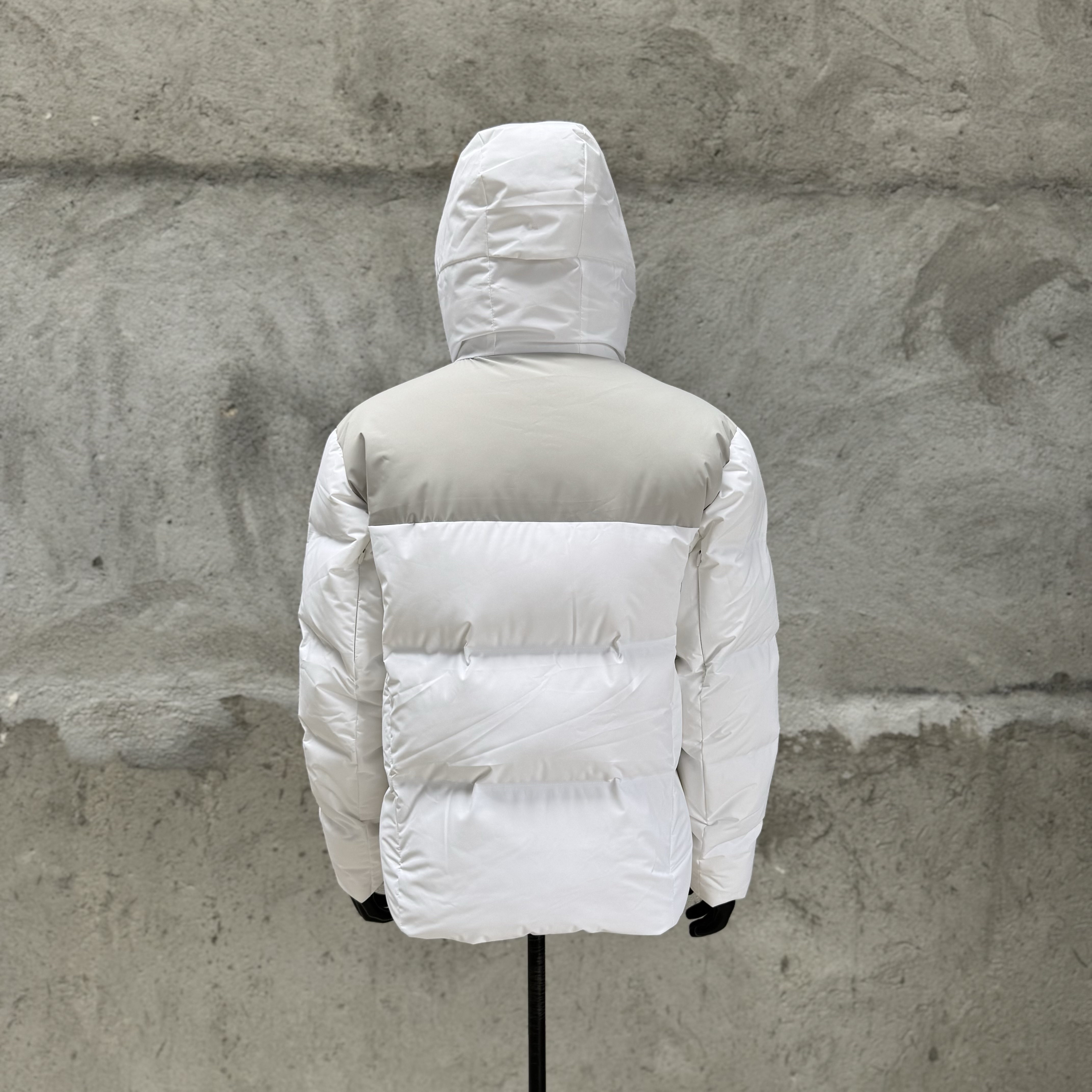 凯乐石KAILAS 达古 700蓬  运动户外徒步滑雪旅行防风保暖透气散热连帽羽绒服外套 男款C0 亮白