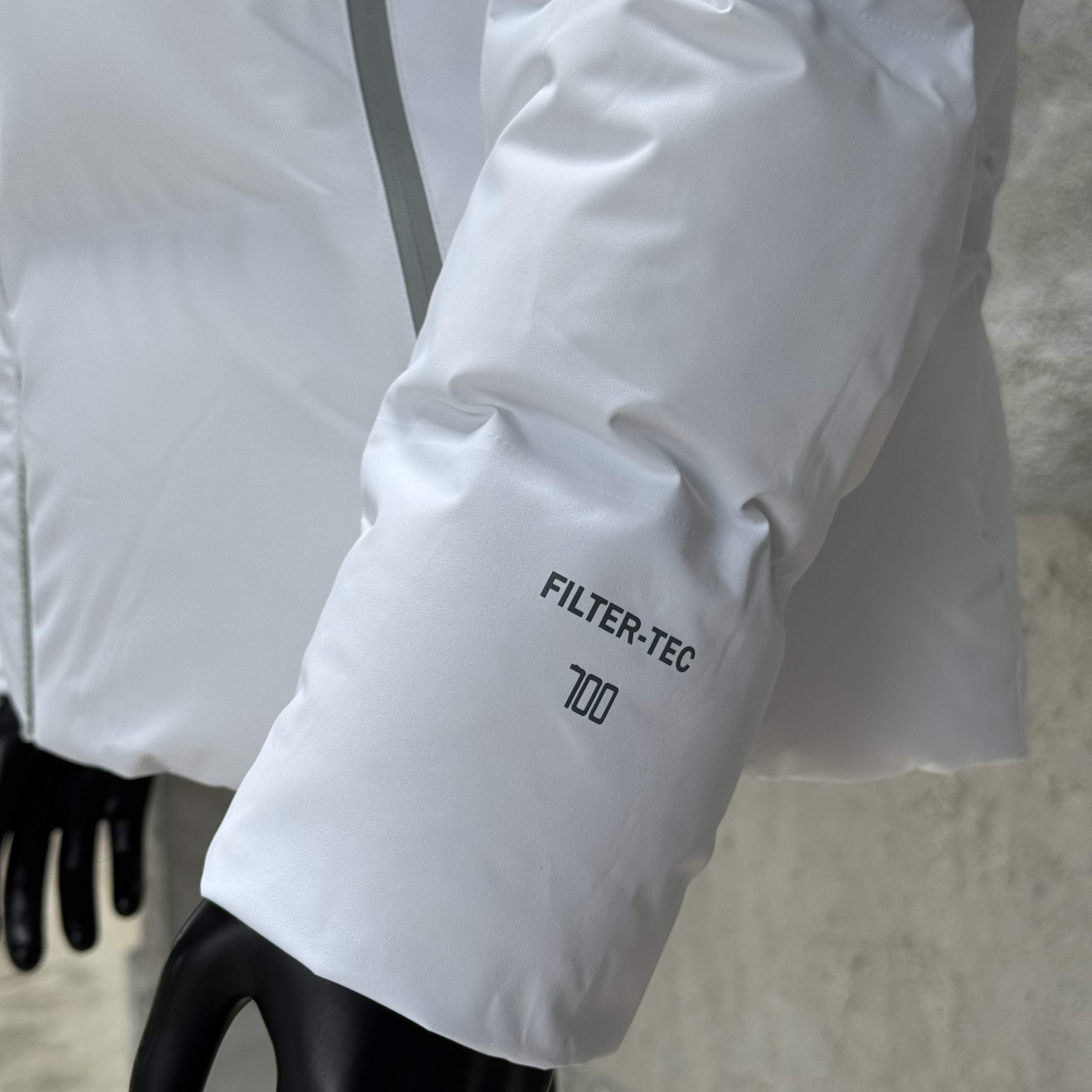 凯乐石KAILAS 达古 700蓬  运动户外徒步滑雪旅行防风保暖透气散热连帽羽绒服外套 男款C0 亮白