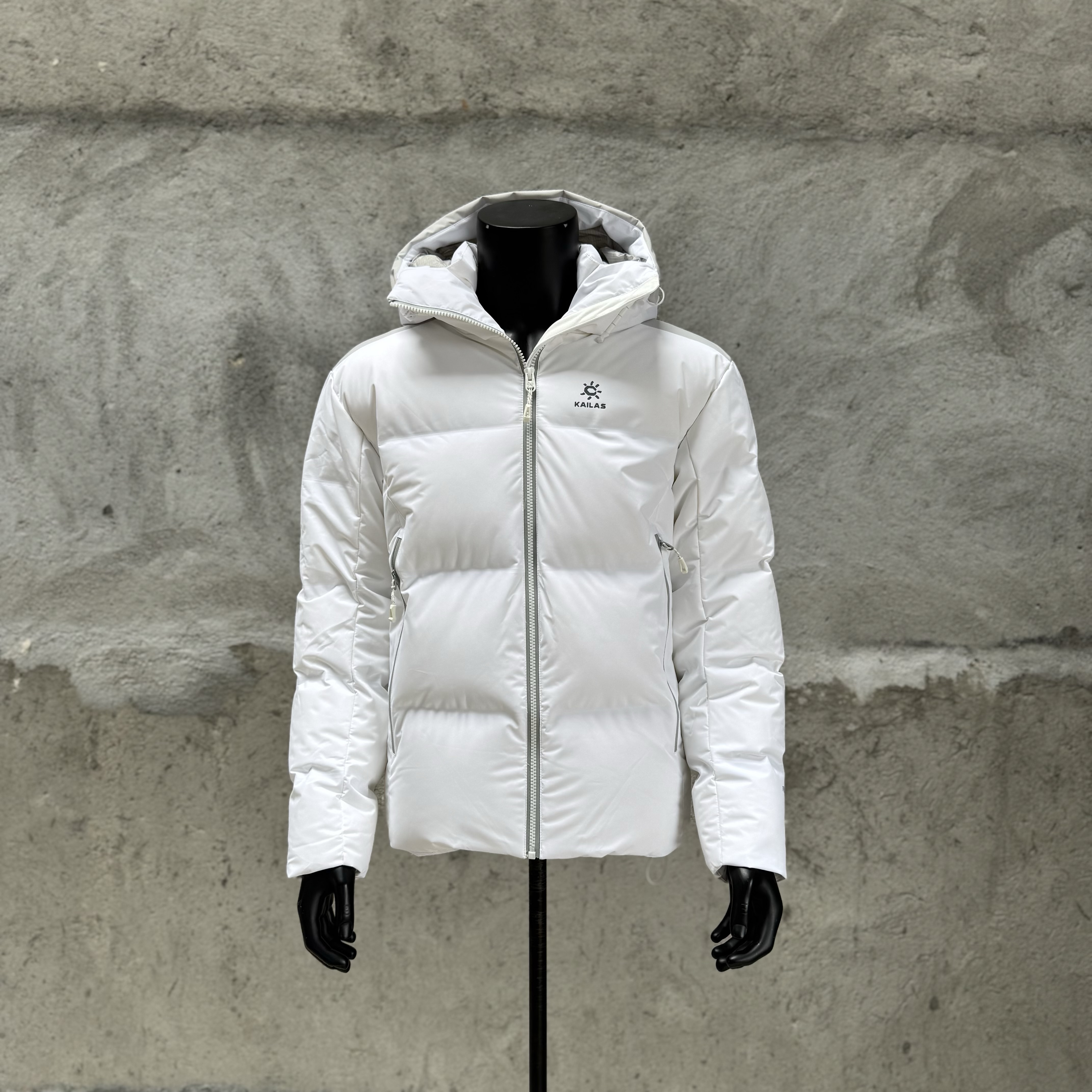 凯乐石KAILAS 达古 700蓬  运动户外徒步滑雪旅行防风保暖透气散热连帽羽绒服外套 男款C0 亮白