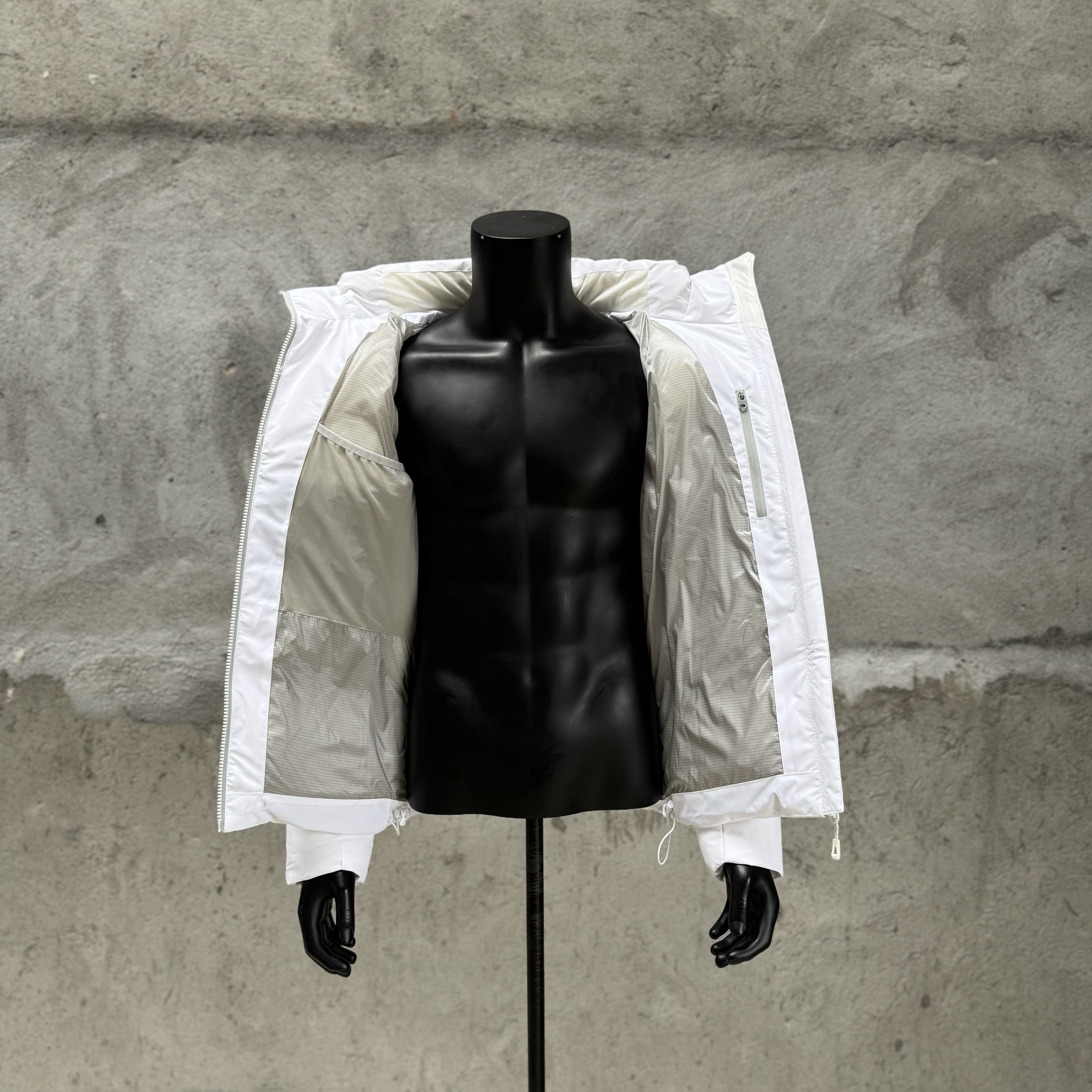 凯乐石KAILAS 达古 700蓬  运动户外徒步滑雪旅行防风保暖透气散热连帽羽绒服外套 男款C0 亮白