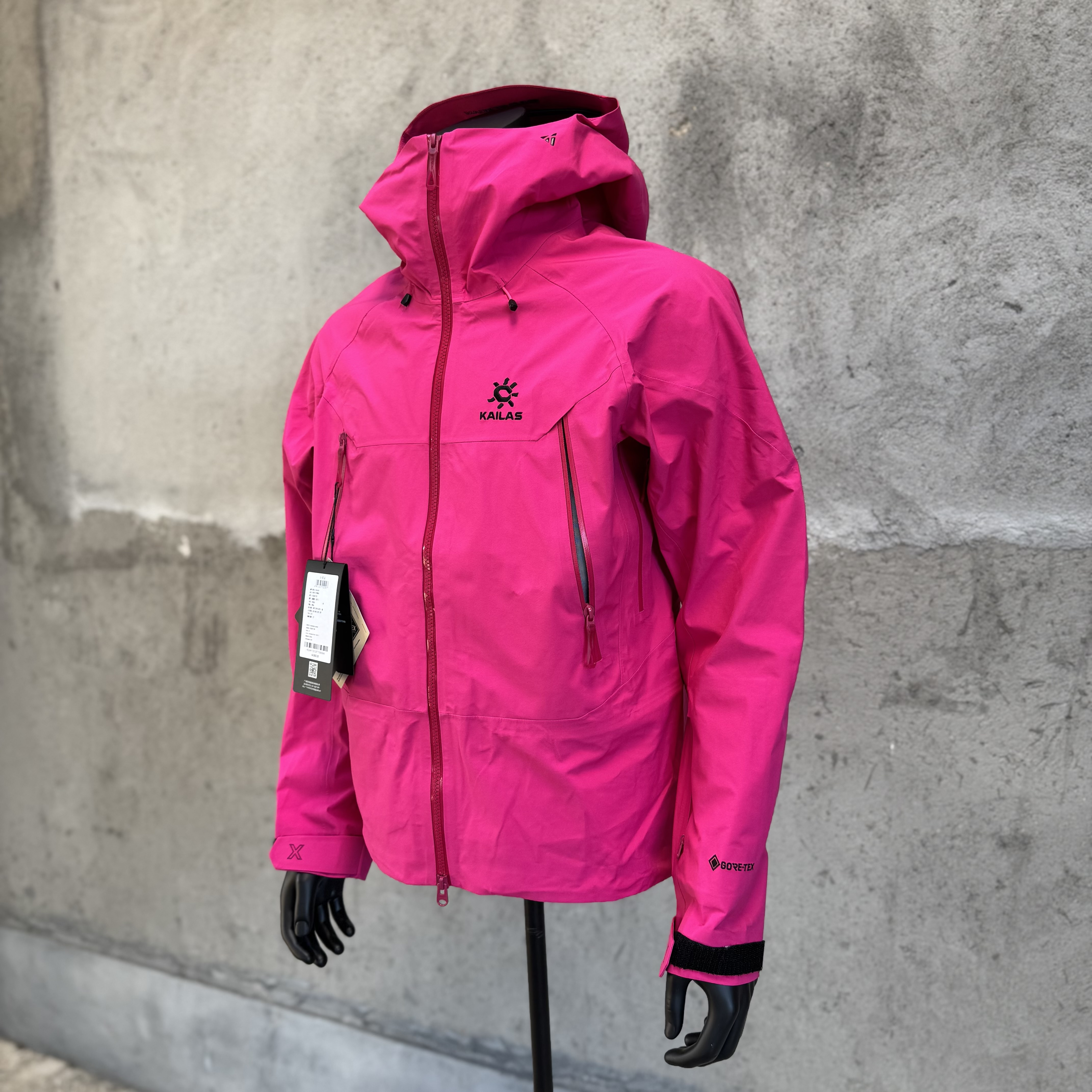 凯乐石KAILAS MONT X  全天候GTX 暴雨户外登山运动 防水防风硬壳冲锋衣 凤搂 男款 KG2331117 粉色